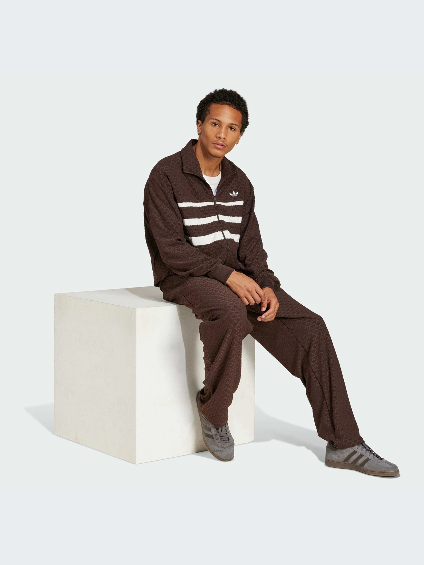 Брюки Adidas Graphics модель JP4428-KZ Брюки Adidas Graphics модель JP4428-KZ Фото