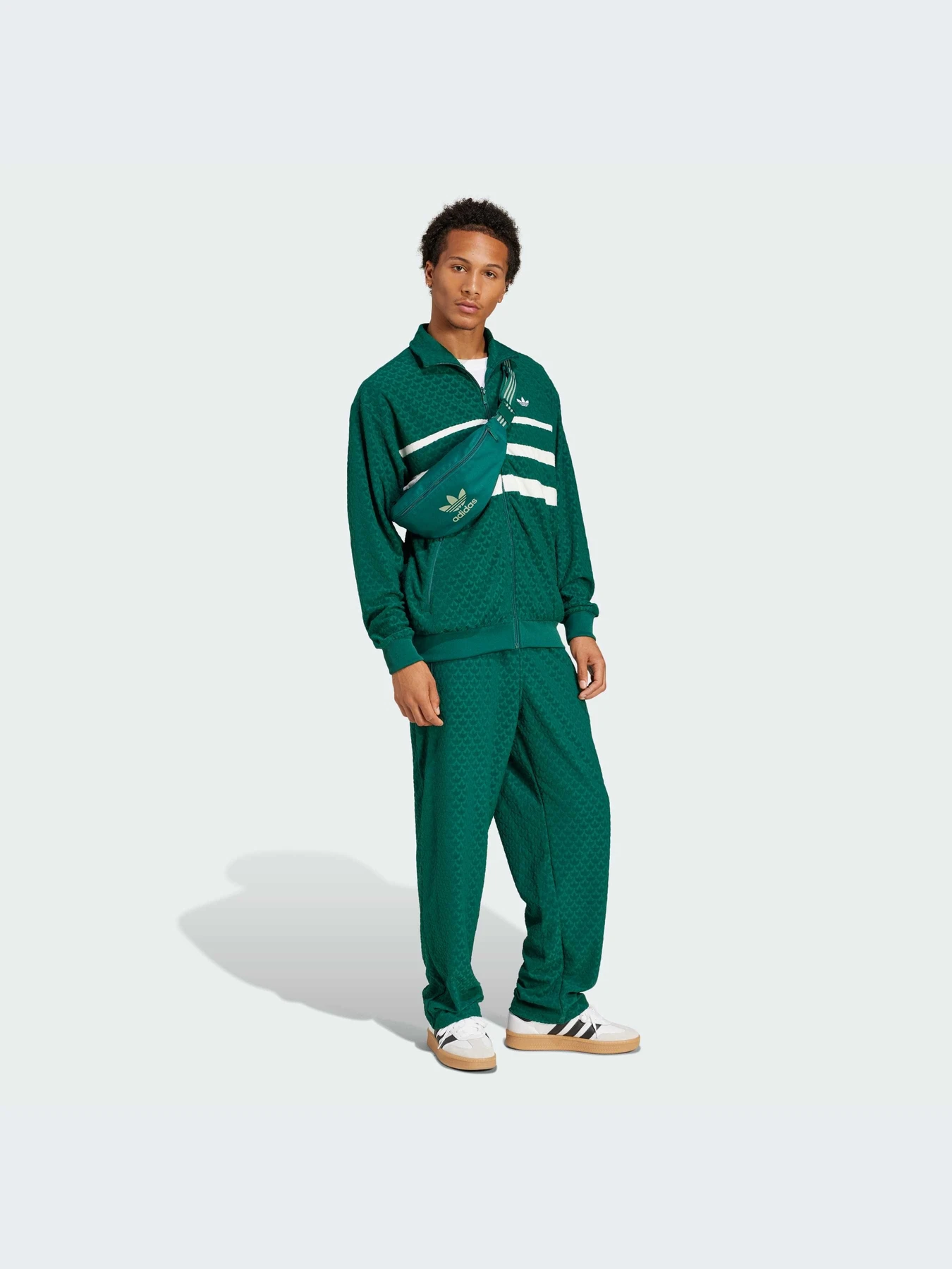 Худи и свитшоты Adidas Graphics модель JD0696-KZ Худи и свитшоты Adidas Graphics модель JD0696-KZ Фото