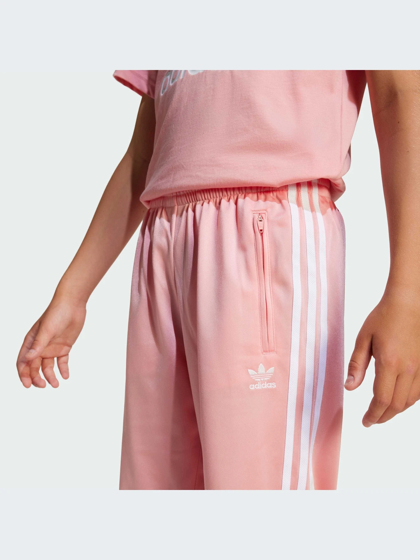 Брюки Adidas Adicolor модель JD1634-KZ Брюки Adidas Adicolor модель JD1634-KZ Фото