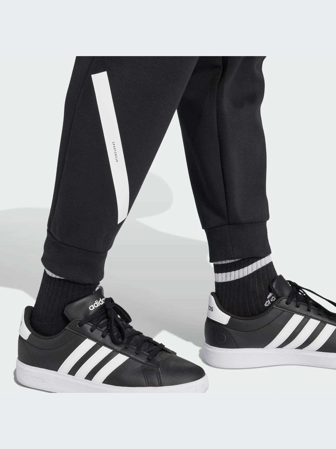 Брюки Adidas ZNE модель JD5983-KZ Брюки Adidas ZNE модель JD5983-KZ Фото