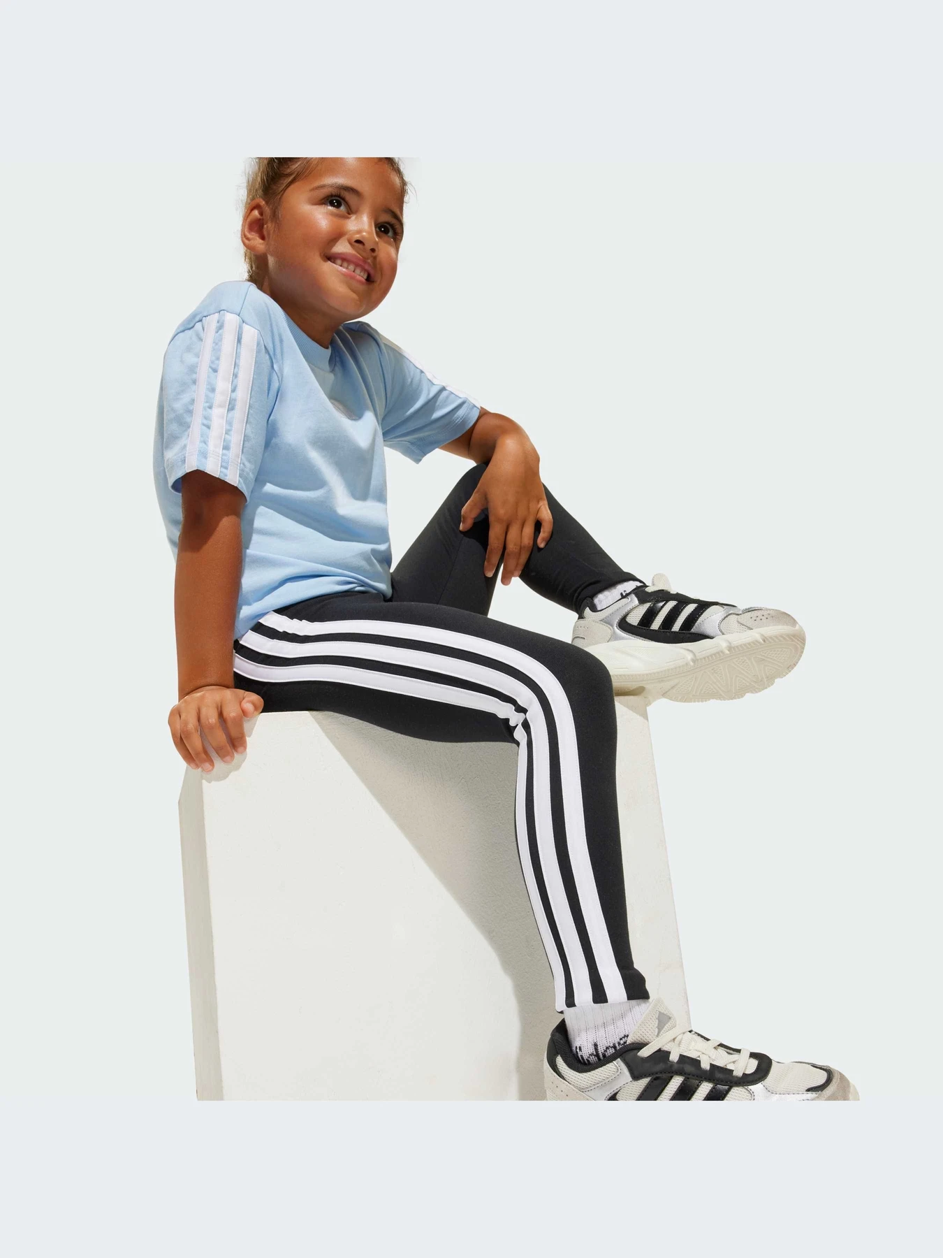 Брюки Adidas Adidas Essentials модель JE0313-KZ Брюки Adidas Adidas Essentials модель JE0313-KZ Фото