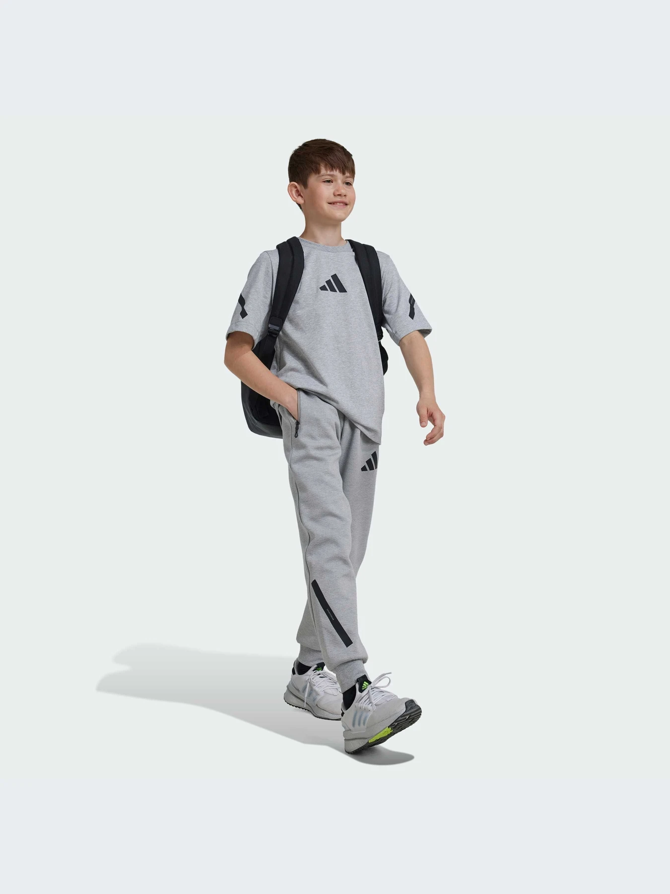 Брюки Adidas ZNE модель JI7543-KZ Брюки Adidas ZNE модель JI7543-KZ Фото