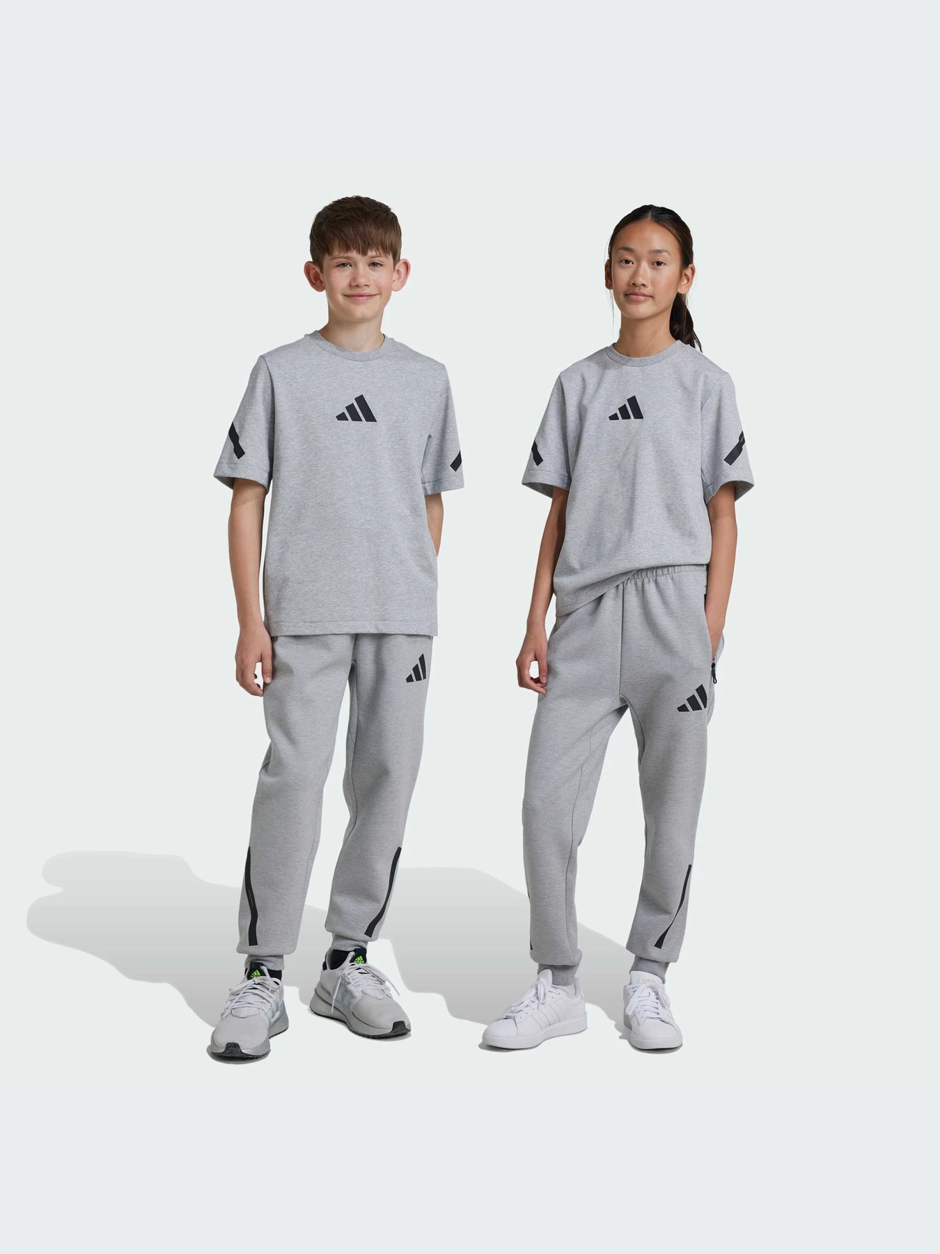 Брюки Adidas ZNE модель JI7543-KZ Брюки Adidas ZNE модель JI7543-KZ Фото