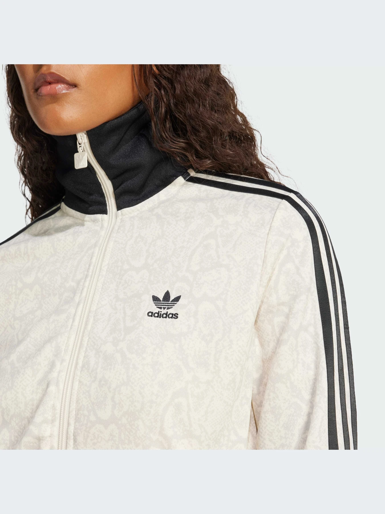 Худи и свитшоты Adidas Graphics модель JI8403-KZ Худи и свитшоты Adidas Graphics модель JI8403-KZ Фото