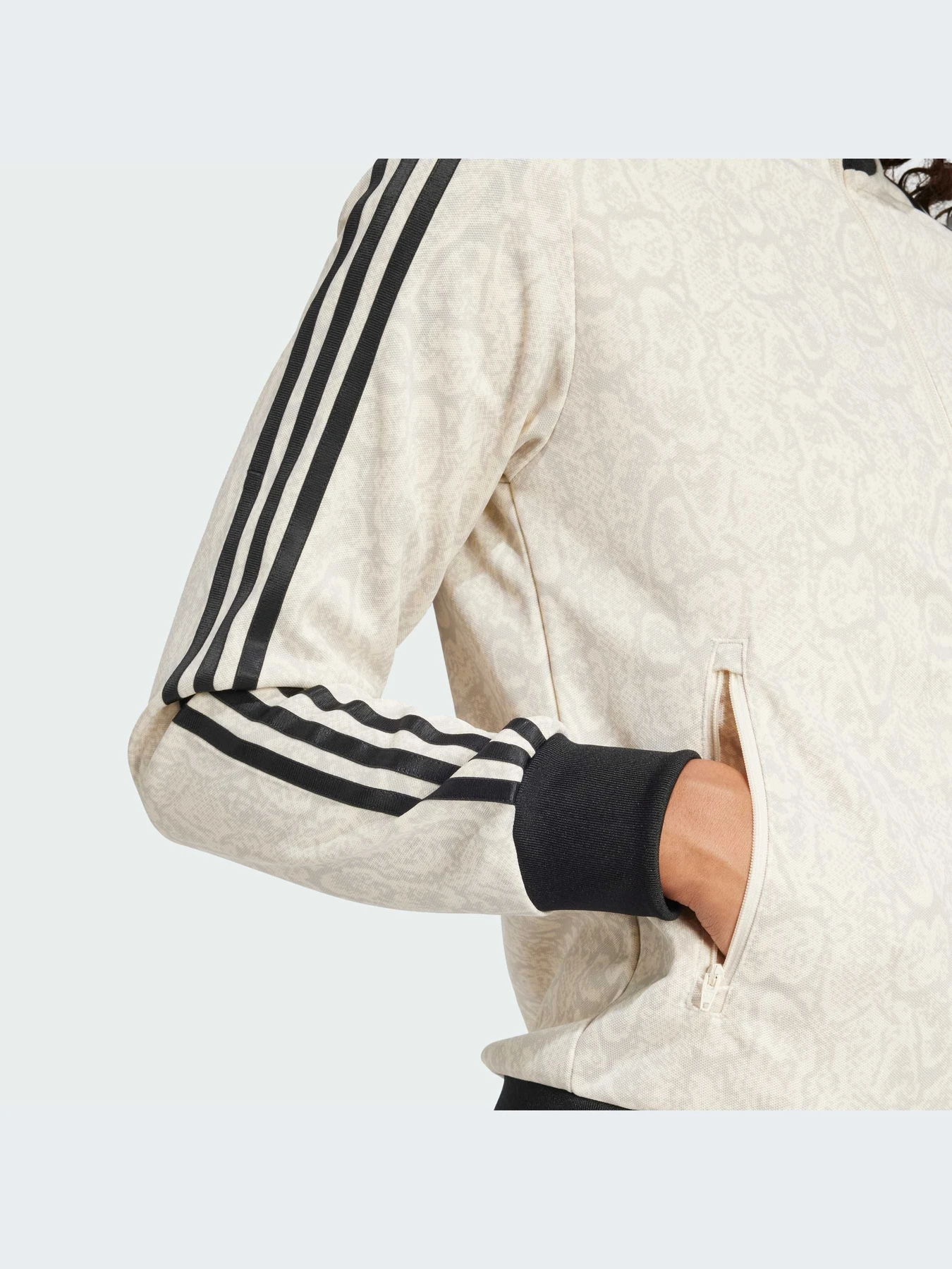 Худи и свитшоты Adidas Graphics модель JI8403-KZ Худи и свитшоты Adidas Graphics модель JI8403-KZ Фото