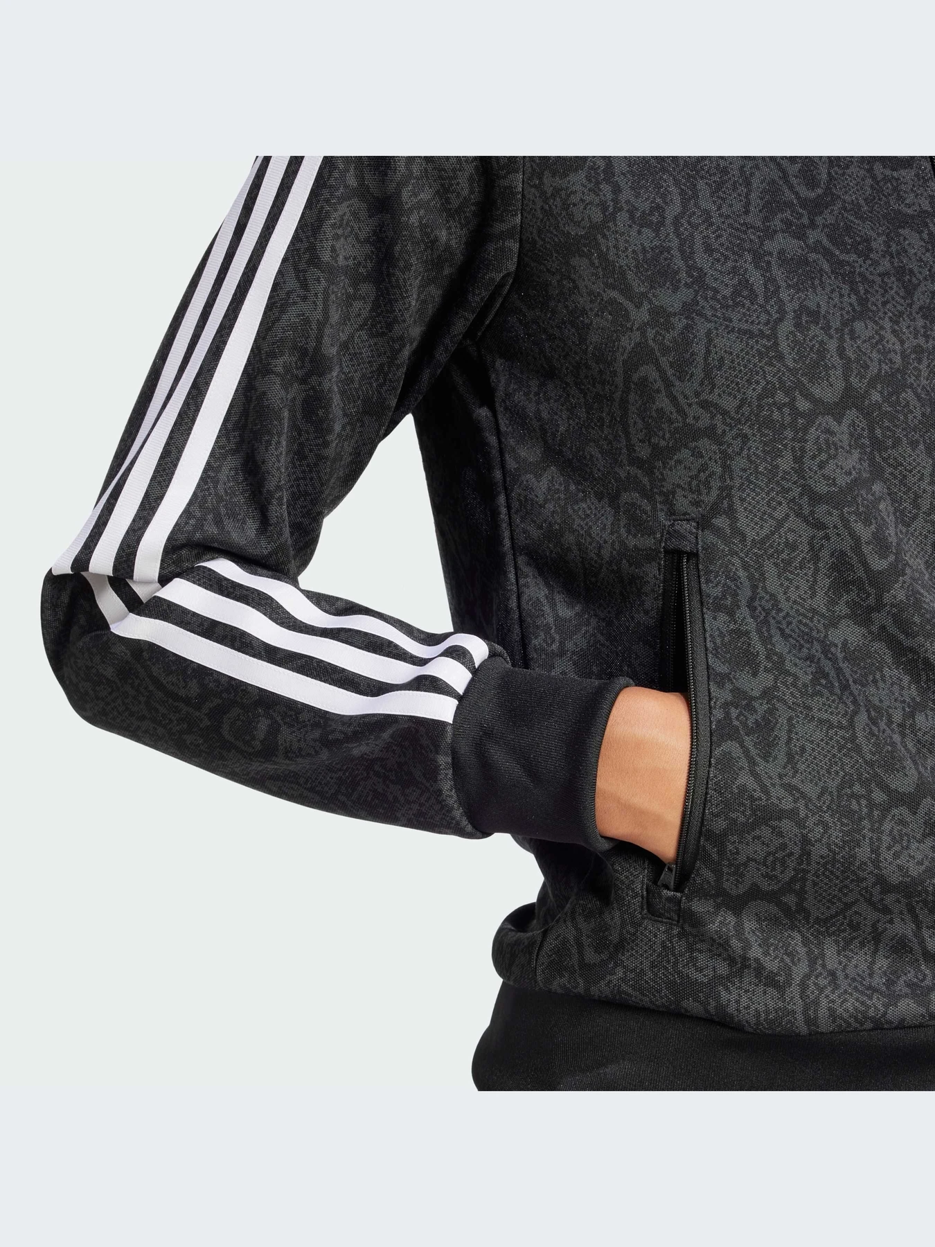 Худи и свитшоты Adidas Graphics модель JI8404-KZ Худи и свитшоты Adidas Graphics модель JI8404-KZ Фото