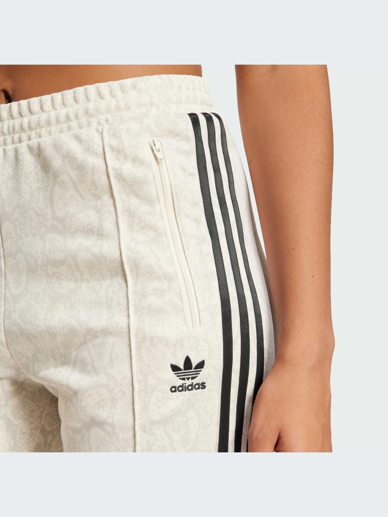 Повседневные штаны Adidas Graphics модель JI8406-KZ Повседневные штаны Adidas Graphics модель JI8406-KZ Фото