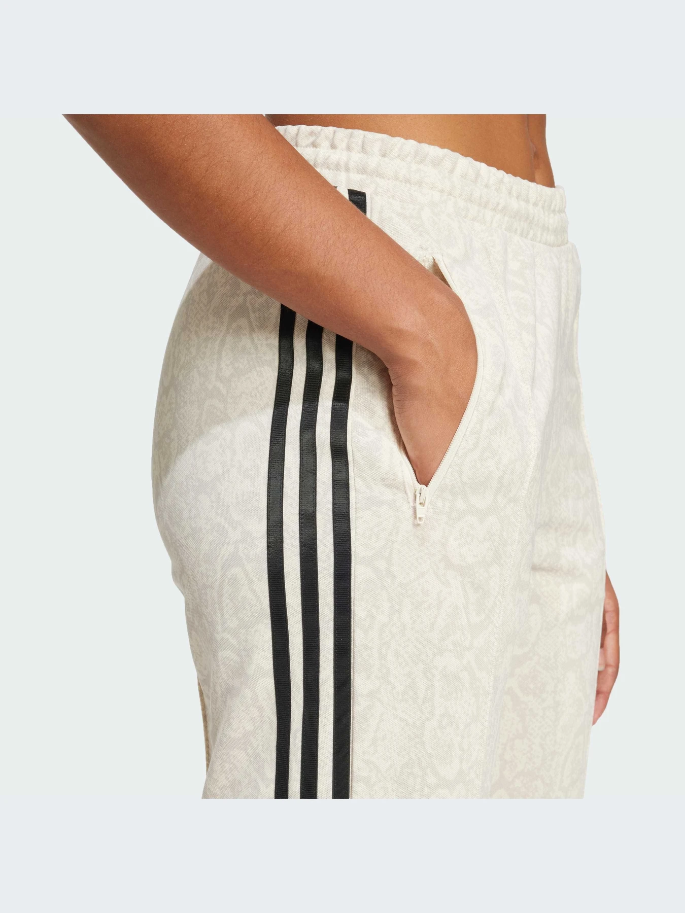 Повседневные штаны Adidas Graphics модель JI8406-KZ Повседневные штаны Adidas Graphics модель JI8406-KZ Фото