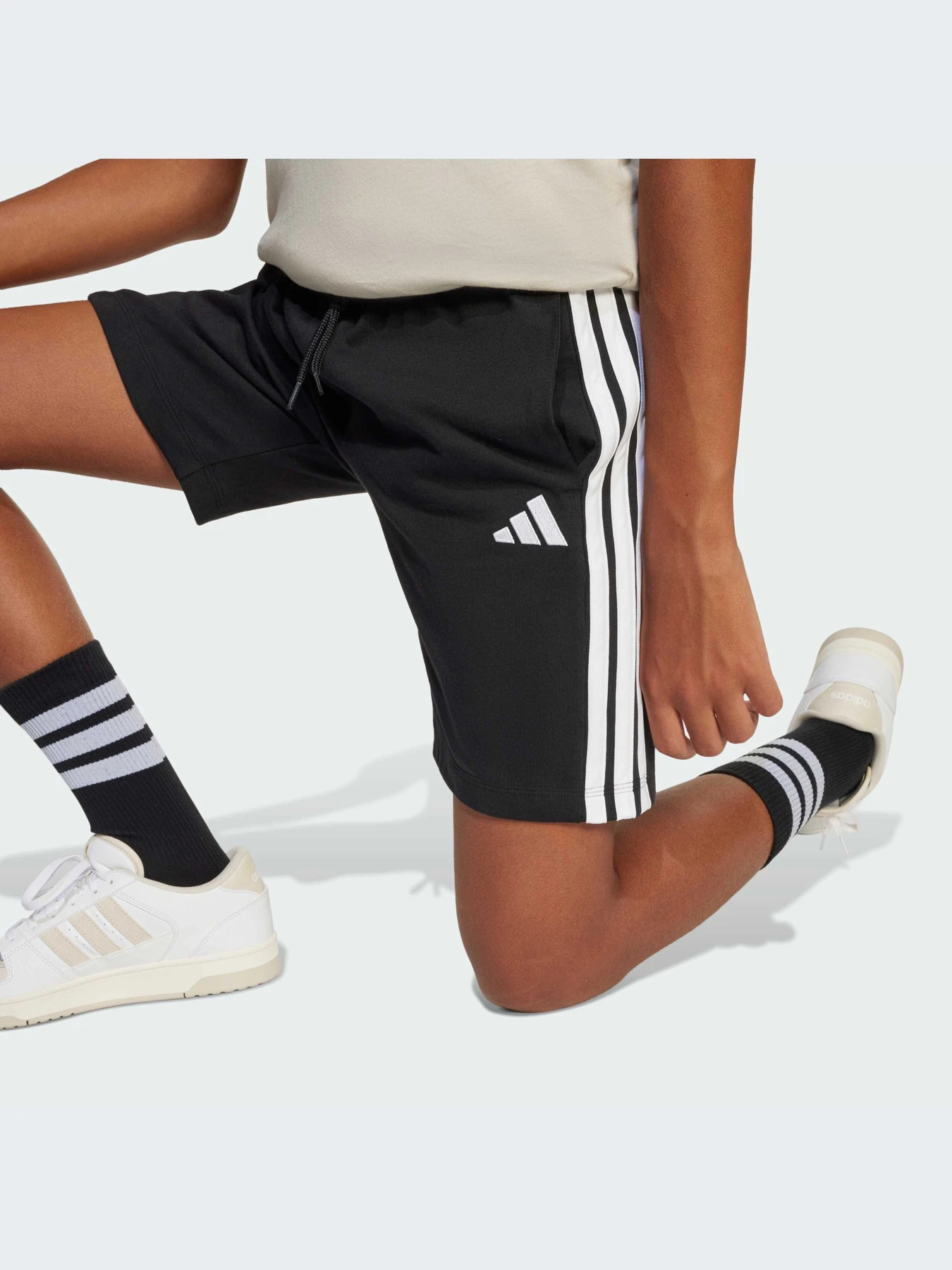 Шорты Adidas модель JE0310-KZ Шорты Adidas модель JE0310-KZ Фото