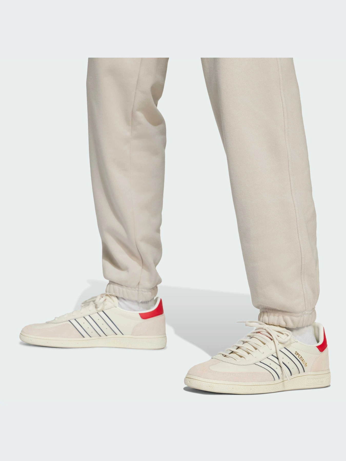 Брюки Adidas Graphics модель JD0672-KZ Брюки Adidas Graphics модель JD0672-KZ Фото