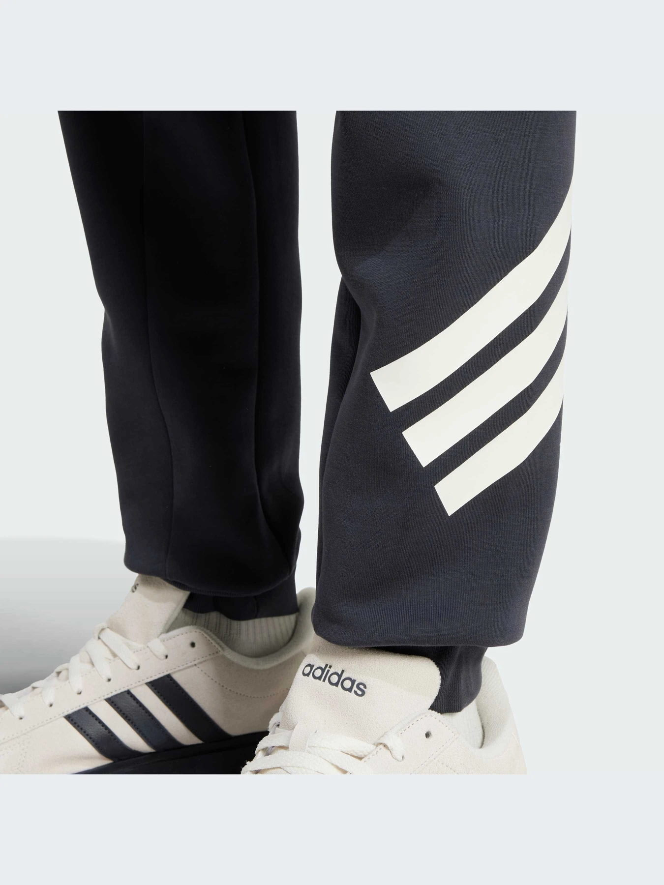 Брюки Adidas модель JI5724-KZ Брюки Adidas модель JI5724-KZ Фото