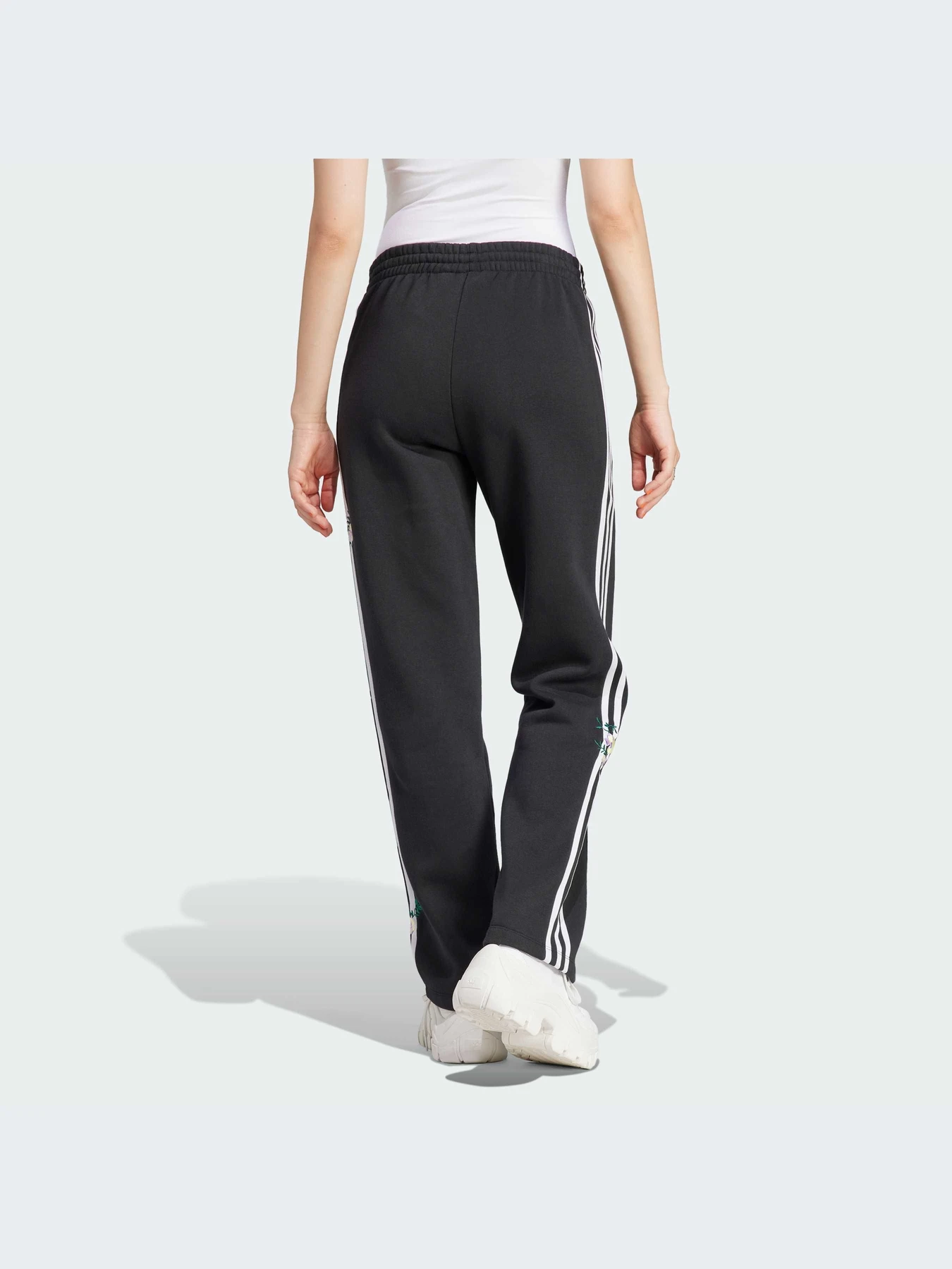 Брюки Adidas Graphics модель IJ7086-KZ Брюки Adidas Graphics модель IJ7086-KZ Фото