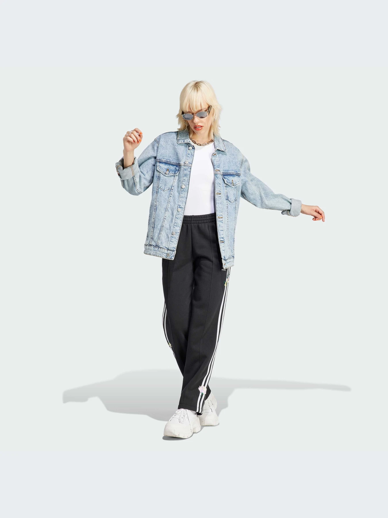 Брюки Adidas Graphics модель IJ7086-KZ Брюки Adidas Graphics модель IJ7086-KZ Фото
