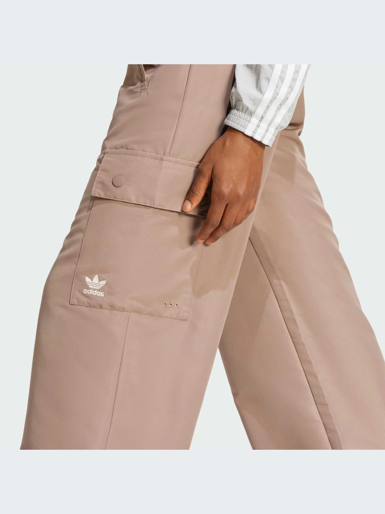 Брюки Adidas Adidas Essentials модель JD1530-KZ Брюки Adidas Adidas Essentials модель JD1530-KZ Фото