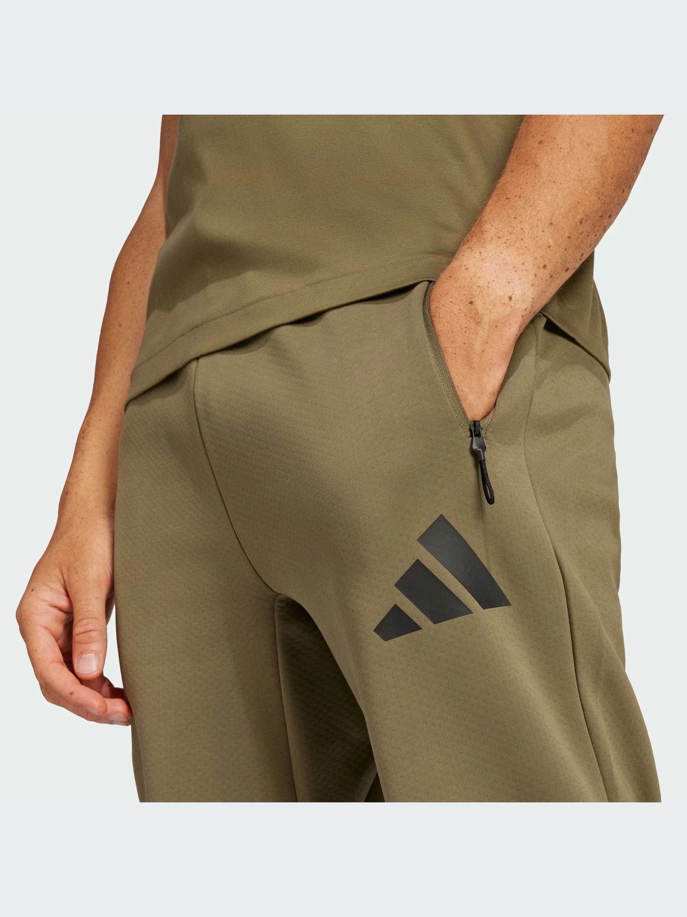 Брюки Adidas ZNE модель JC7915-KZ Брюки Adidas ZNE модель JC7915-KZ Фото