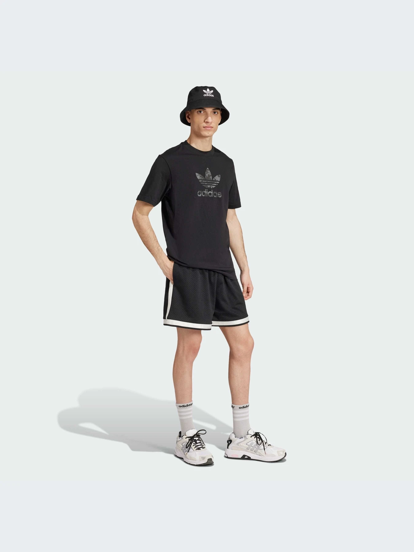 Футболки и поло Adidas Graphics модель IZ2511-KZ Футболки и поло Adidas Graphics модель IZ2511-KZ Фото