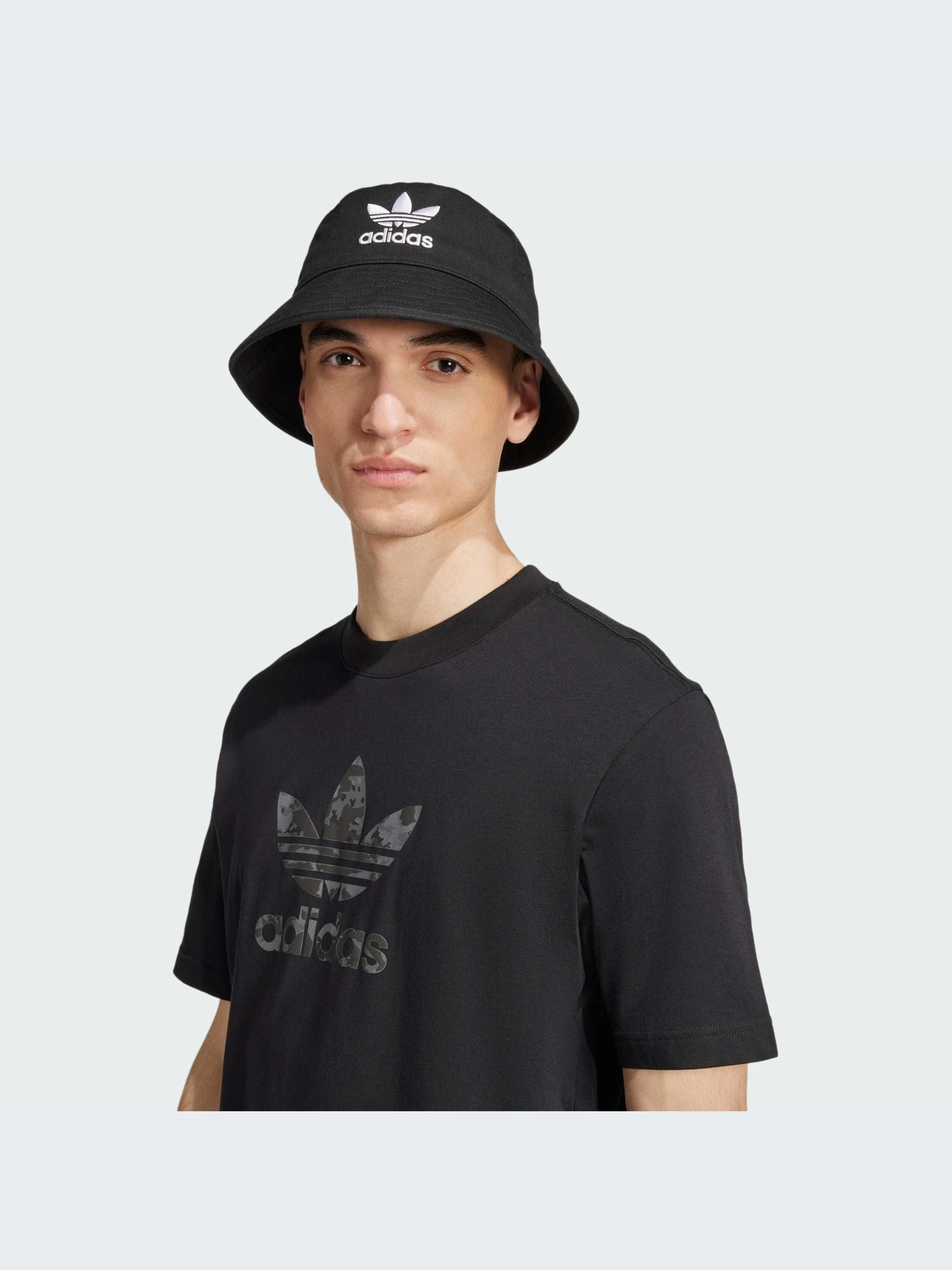 Футболки и поло Adidas Graphics модель IZ2511-KZ Футболки и поло Adidas Graphics модель IZ2511-KZ Фото