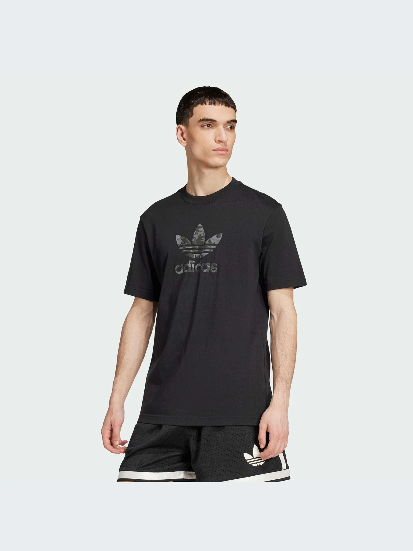 Футболки и поло Adidas Graphics модель IZ2511-KZ Футболки и поло Adidas Graphics модель IZ2511-KZ Фото