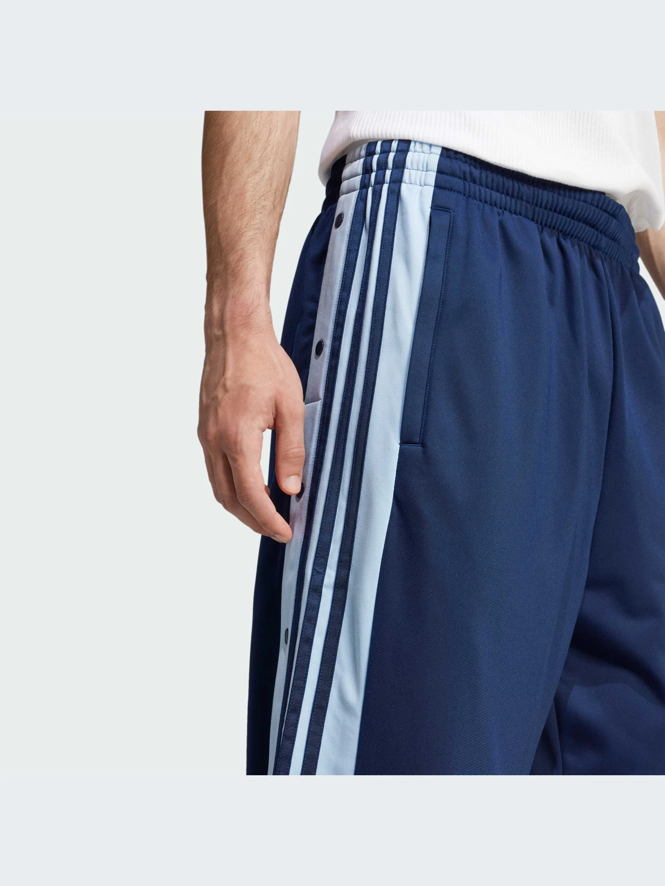 Брюки Adidas Adicolor модель JN8756-KZ Брюки Adidas Adicolor модель JN8756-KZ Фото