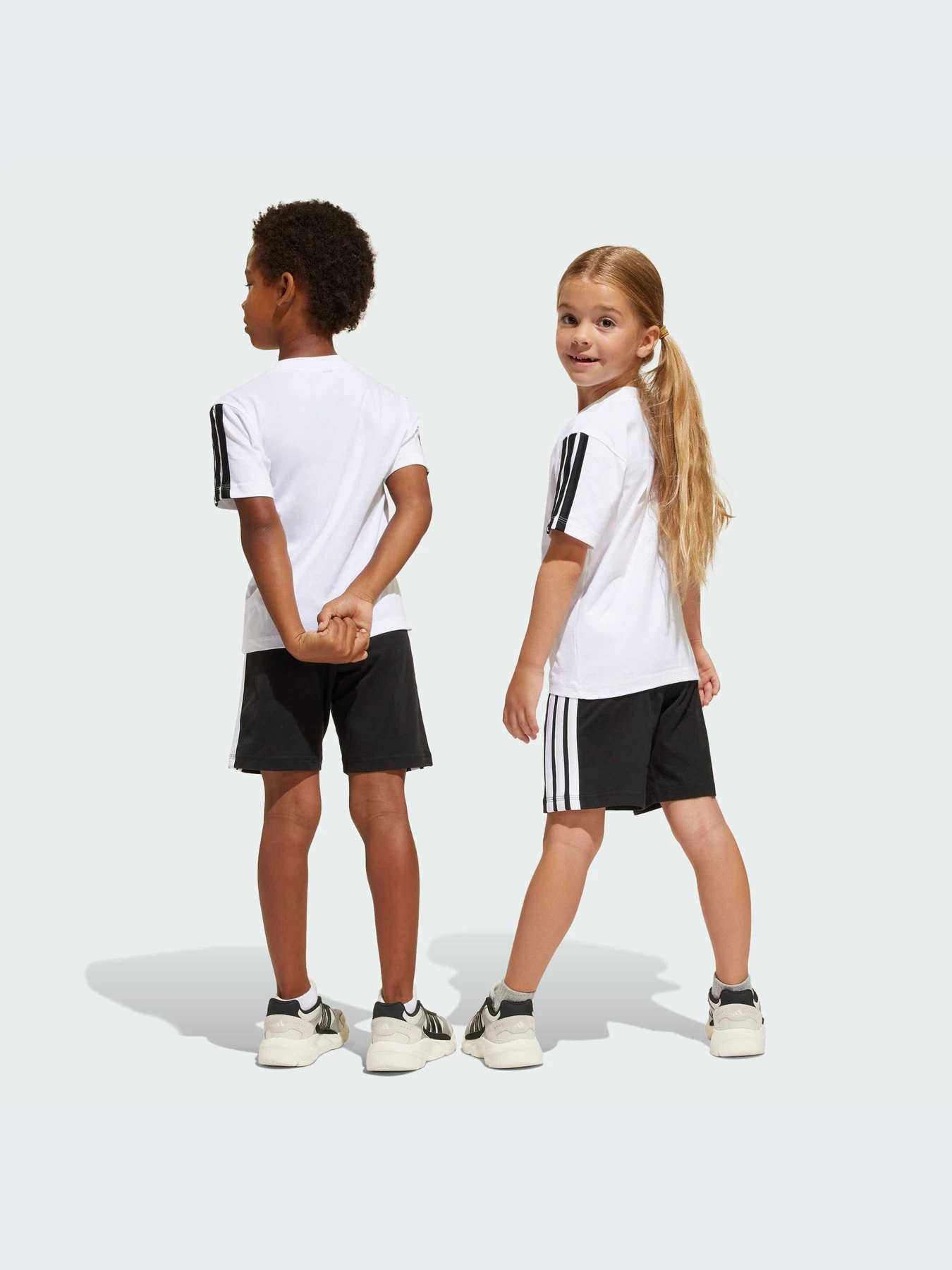 Костюмы Adidas модель JE1401-KZ Костюмы Adidas модель JE1401-KZ Фото