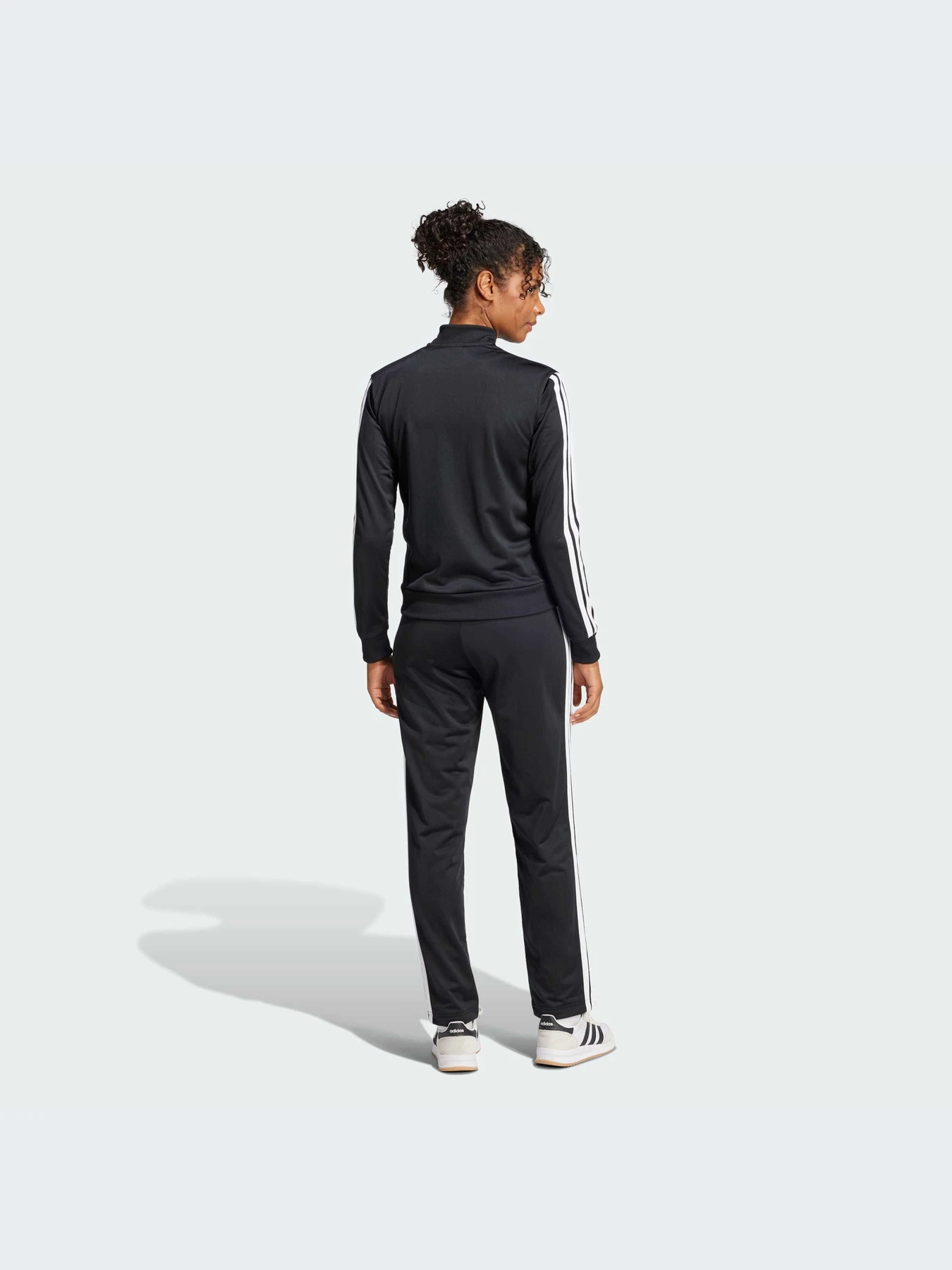 Костюмы Adidas модель JD5434-KZ Костюмы Adidas модель JD5434-KZ Фото