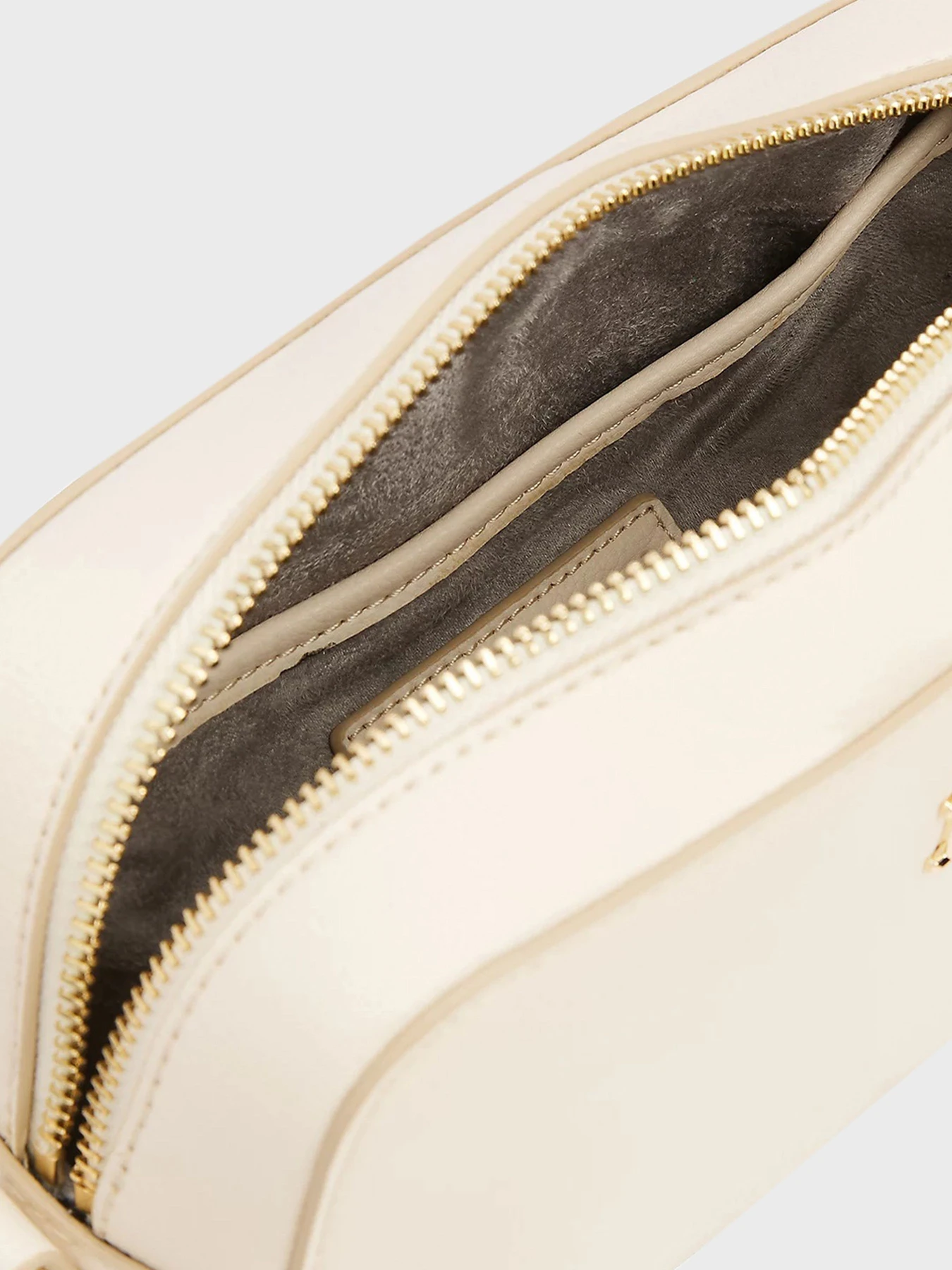 Сумки Tommy Hilfiger модель AW0AW16906-AA8 Сумки Tommy Hilfiger модель AW0AW16906-AA8 Фото