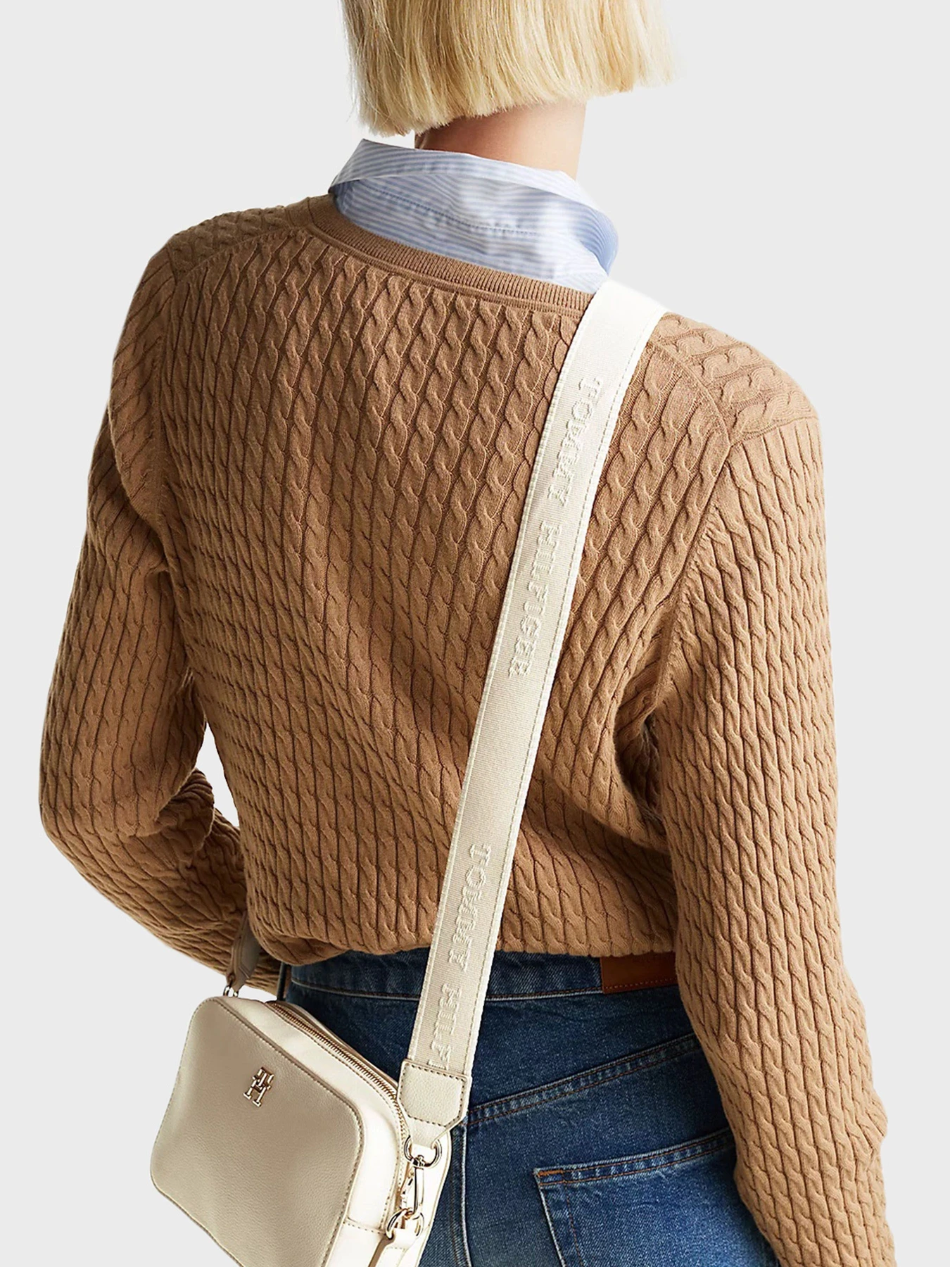 Сумки Tommy Hilfiger модель AW0AW16906-AA8 Сумки Tommy Hilfiger модель AW0AW16906-AA8 Фото