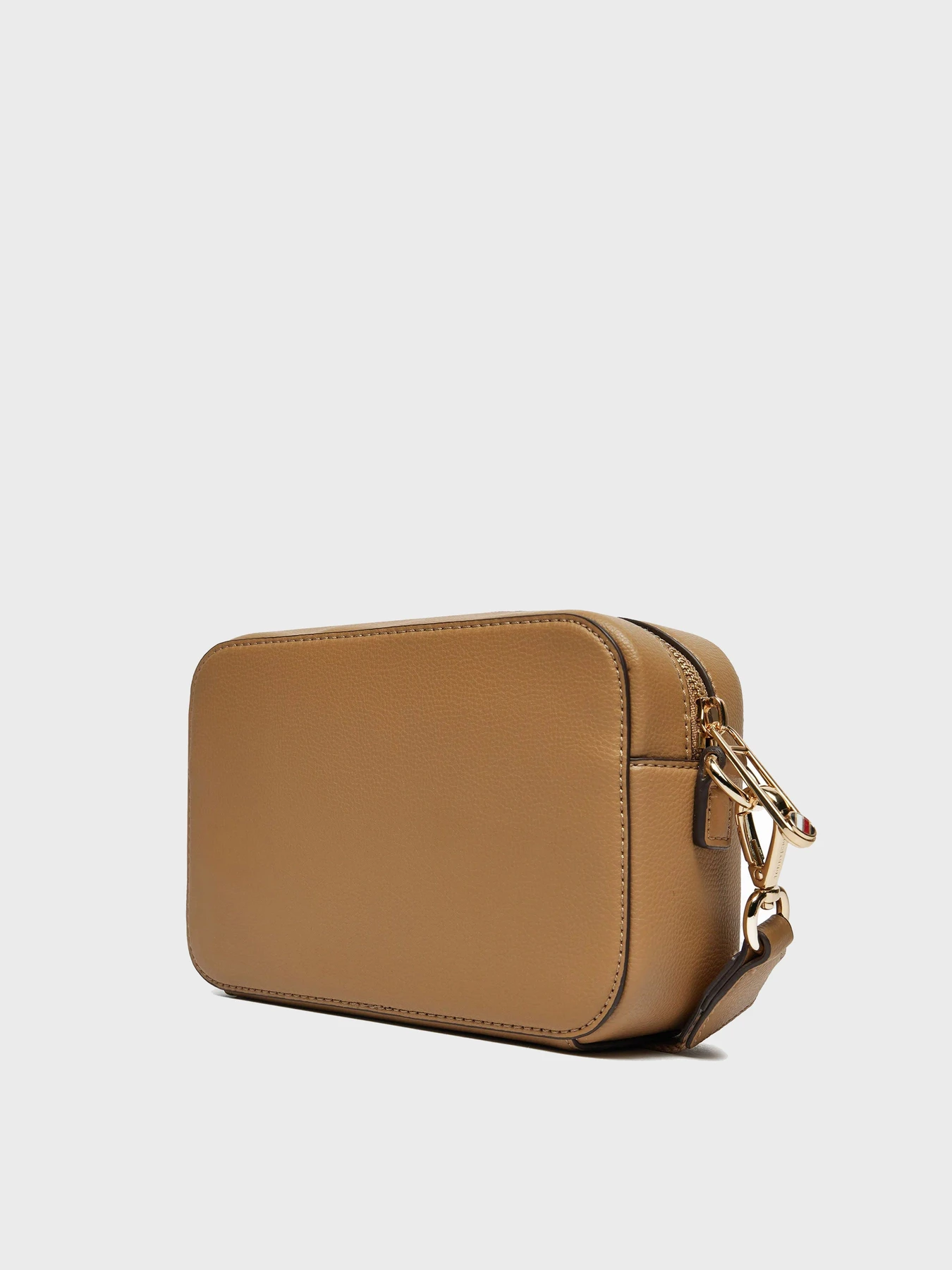 Сумки Tommy Hilfiger модель AW0AW16906-RBC Сумки Tommy Hilfiger модель AW0AW16906-RBC Фото