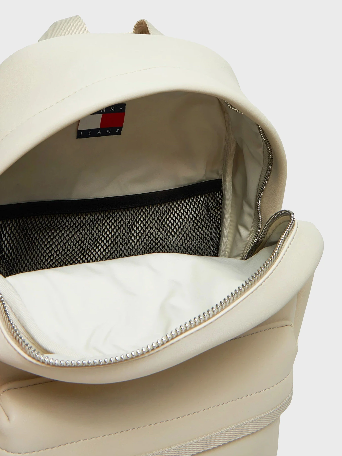 Рюкзаки Tommy Hilfiger модель AW0AW17357-ACG Рюкзаки Tommy Hilfiger модель AW0AW17357-ACG Фото