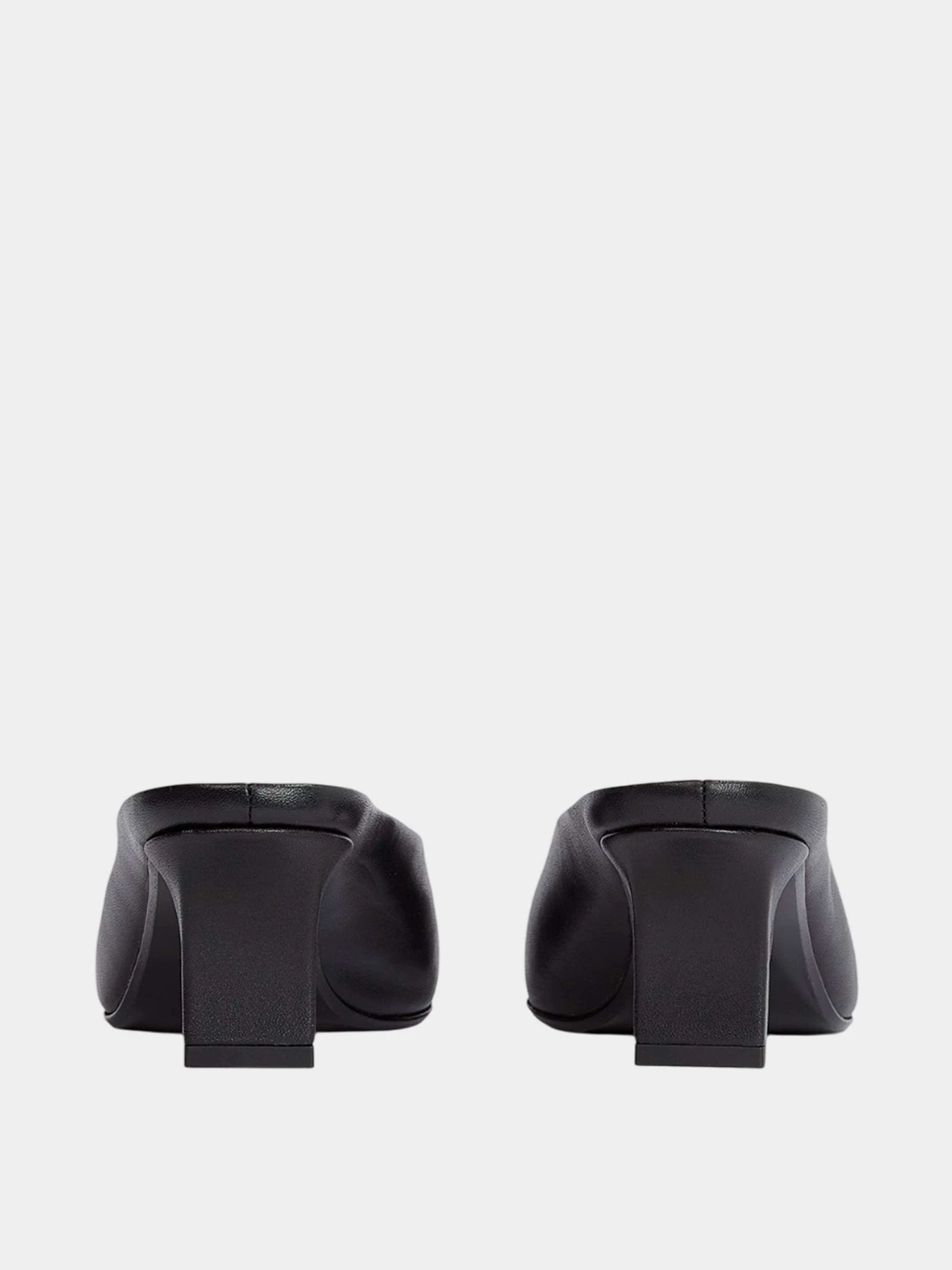 Шлёпанцы Calvin Klein модель HW0HW02332-BEH Шлёпанцы Calvin Klein модель HW0HW02332-BEH Фото