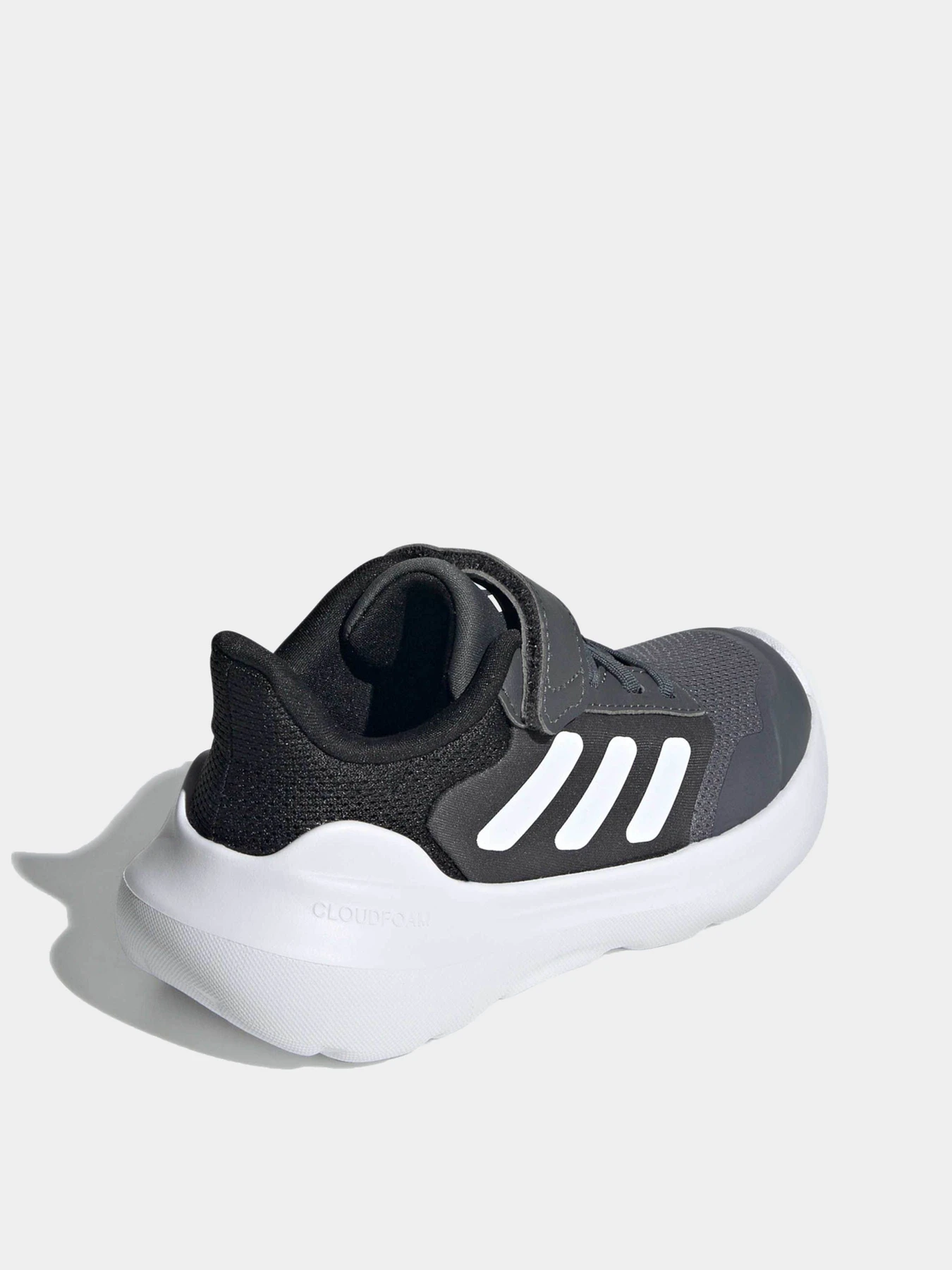 Кроссовки Adidas модель IE5986 Кроссовки Adidas модель IE5986 Фото