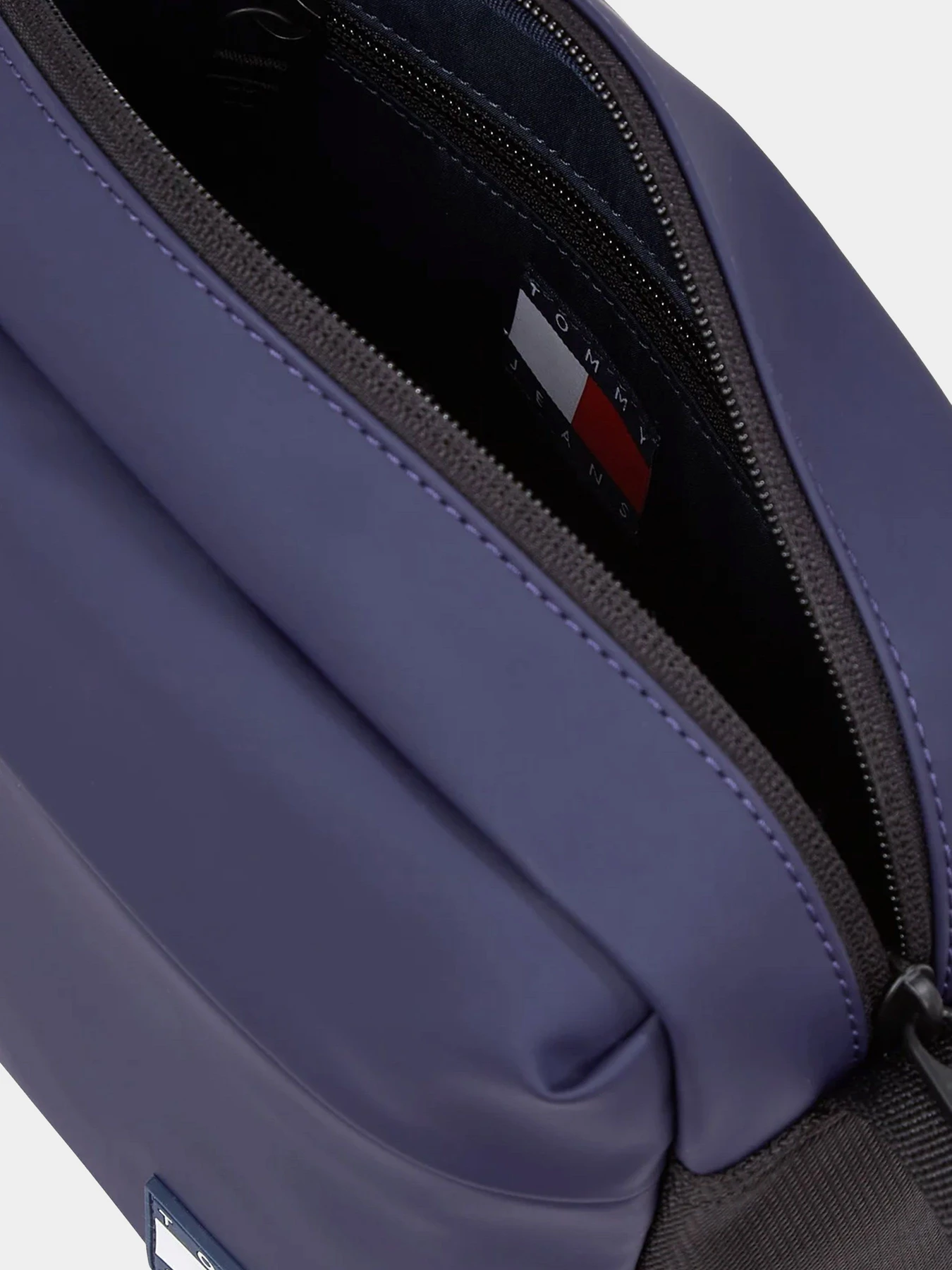 Сумки Tommy Hilfiger модель AM0AM12901-DY4 Сумки Tommy Hilfiger модель AM0AM12901-DY4 Фото