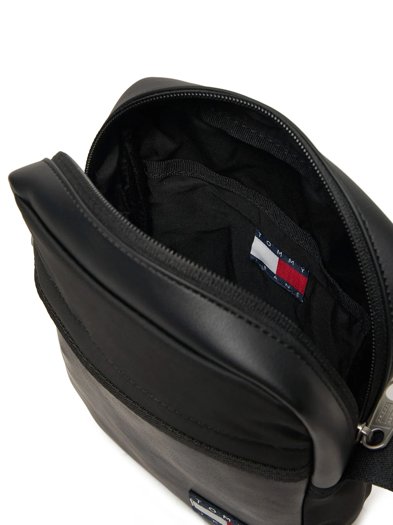 Сумки Tommy Hilfiger модель AM0AM13316-BDS Сумки Tommy Hilfiger модель AM0AM13316-BDS Фото