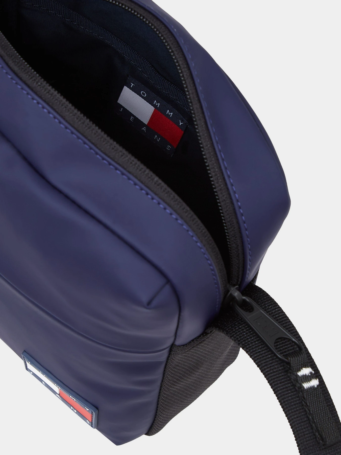 Сумки Tommy Hilfiger модель AM0AM12902-DY4 Сумки Tommy Hilfiger модель AM0AM12902-DY4 Фото