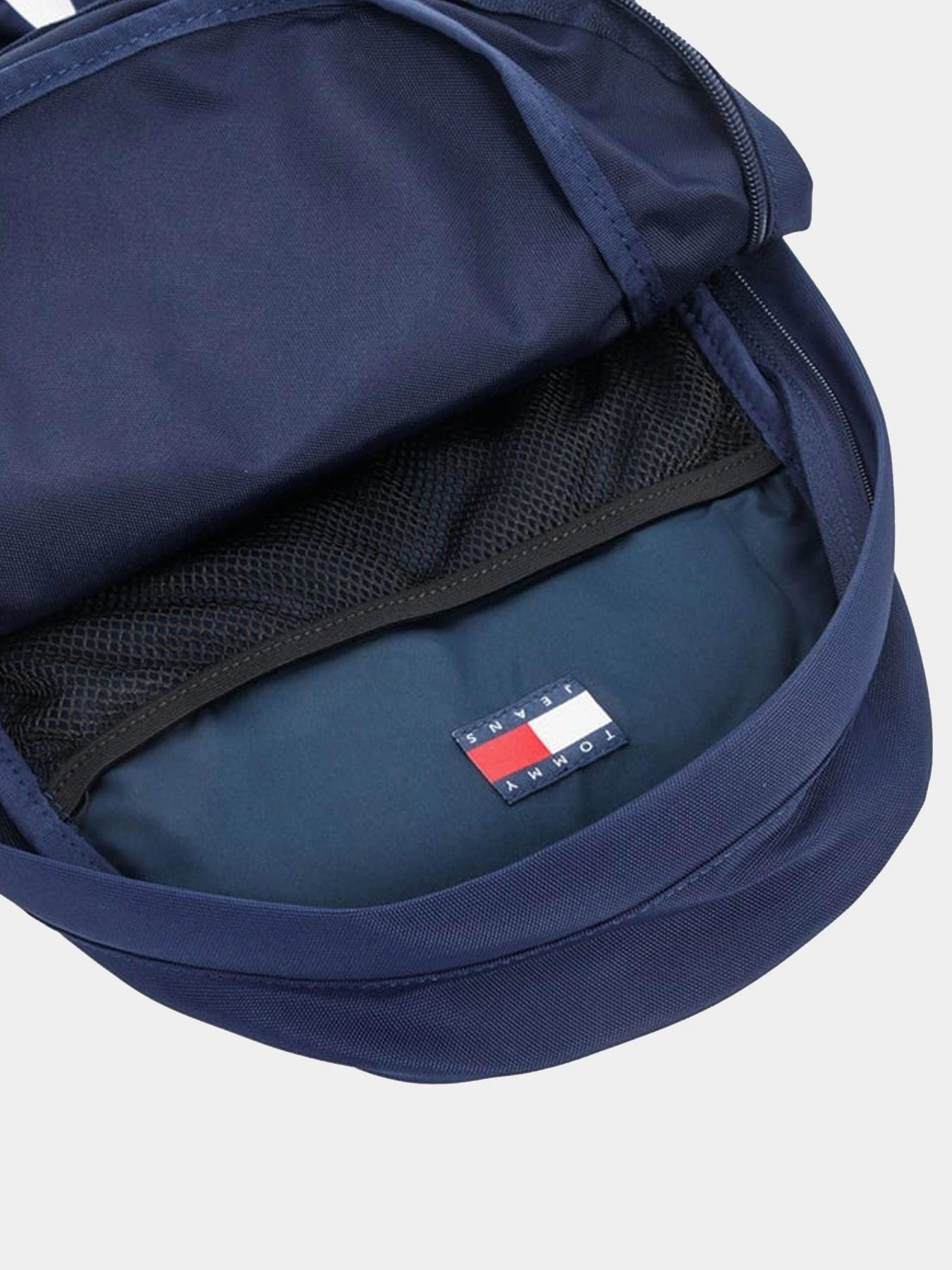 Рюкзаки Tommy Hilfiger модель AW0AW16963-DY4 Рюкзаки Tommy Hilfiger модель AW0AW16963-DY4 Фото