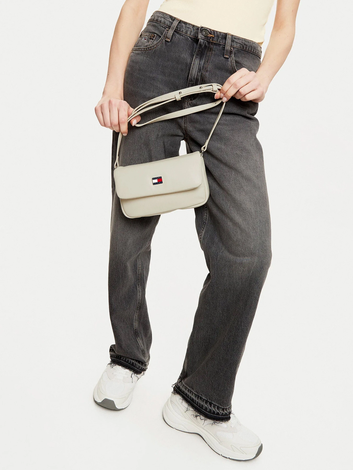 Сумки Tommy Hilfiger модель AW0AW16978-ACG Сумки Tommy Hilfiger модель AW0AW16978-ACG Фото