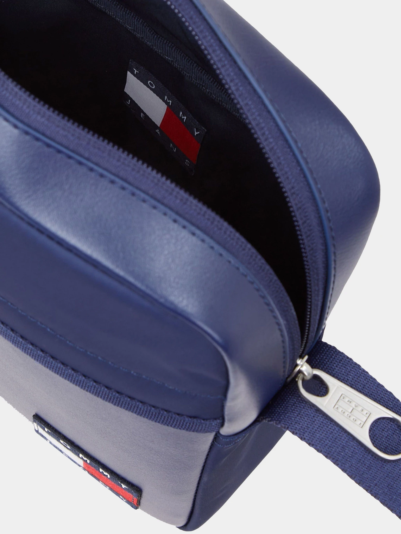 Сумки Tommy Hilfiger модель AM0AM13316-C1G Сумки Tommy Hilfiger модель AM0AM13316-C1G Фото