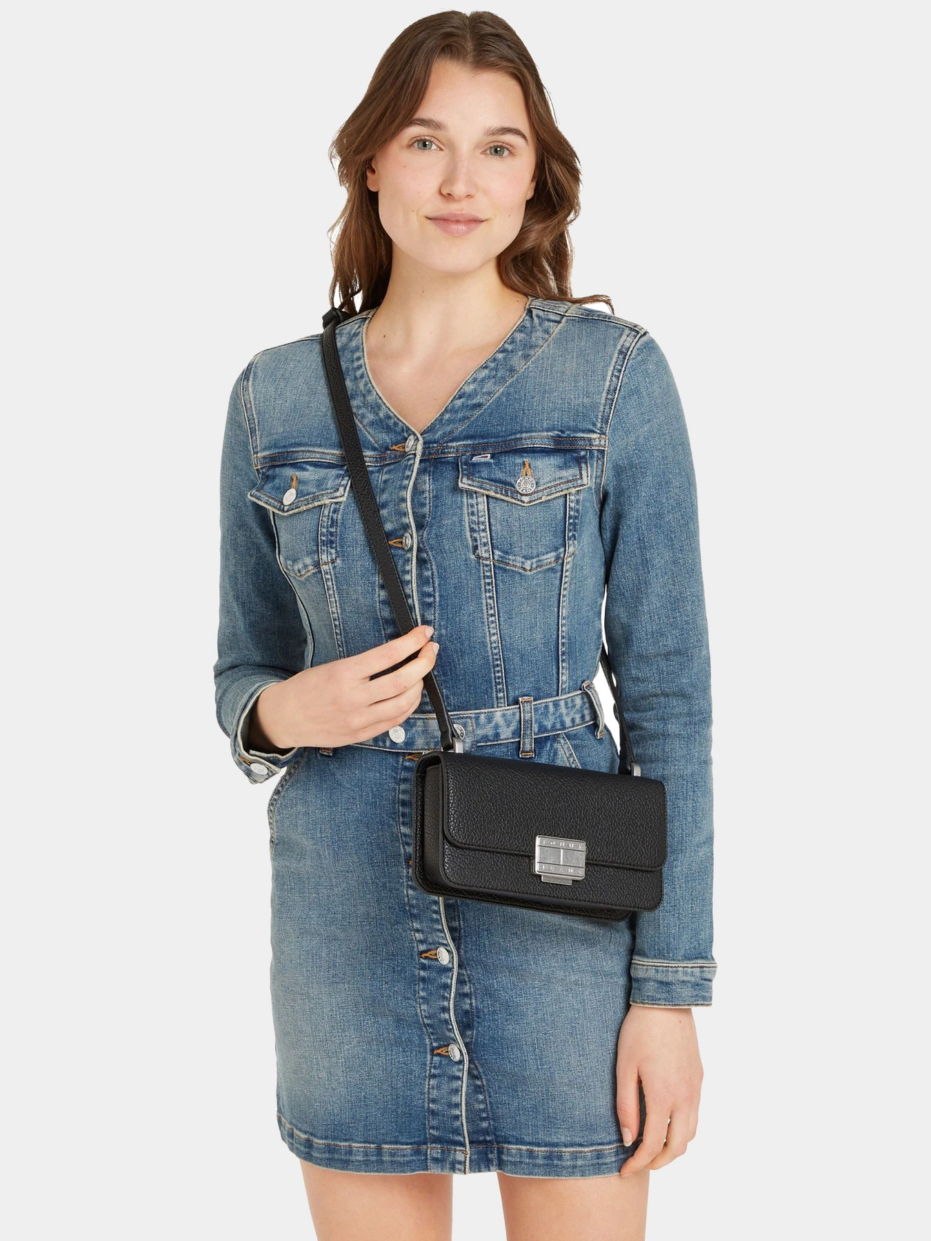 Сумки Tommy Hilfiger модель AW0AW16982-BDS Сумки Tommy Hilfiger модель AW0AW16982-BDS Фото