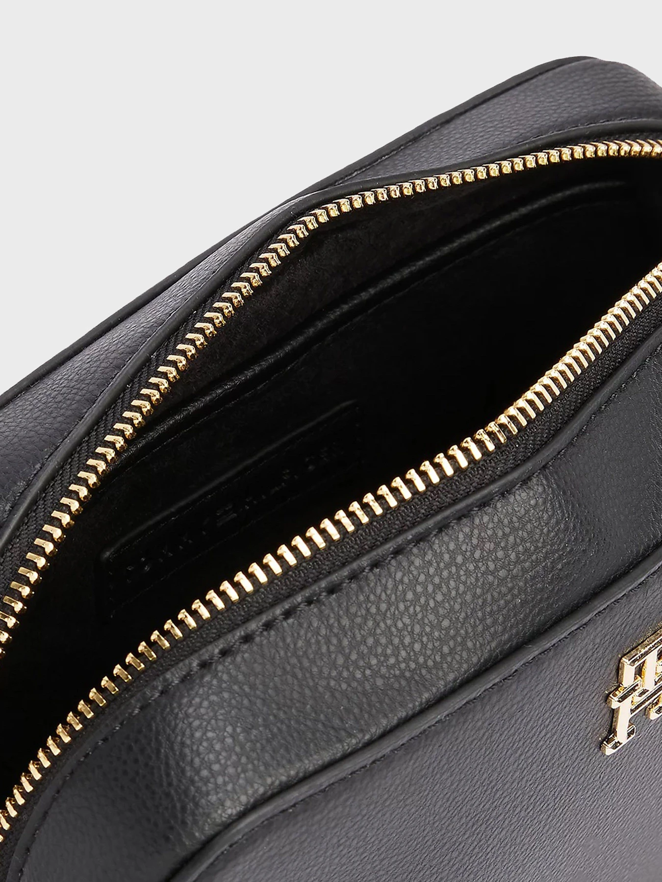 Сумки Tommy Hilfiger модель AW0AW16906-BDS Фото