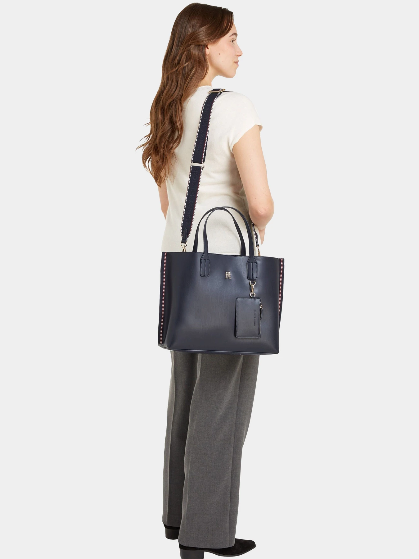Сумки Tommy Hilfiger модель AW0AW17334-0GY Сумки Tommy Hilfiger модель AW0AW17334-0GY Фото