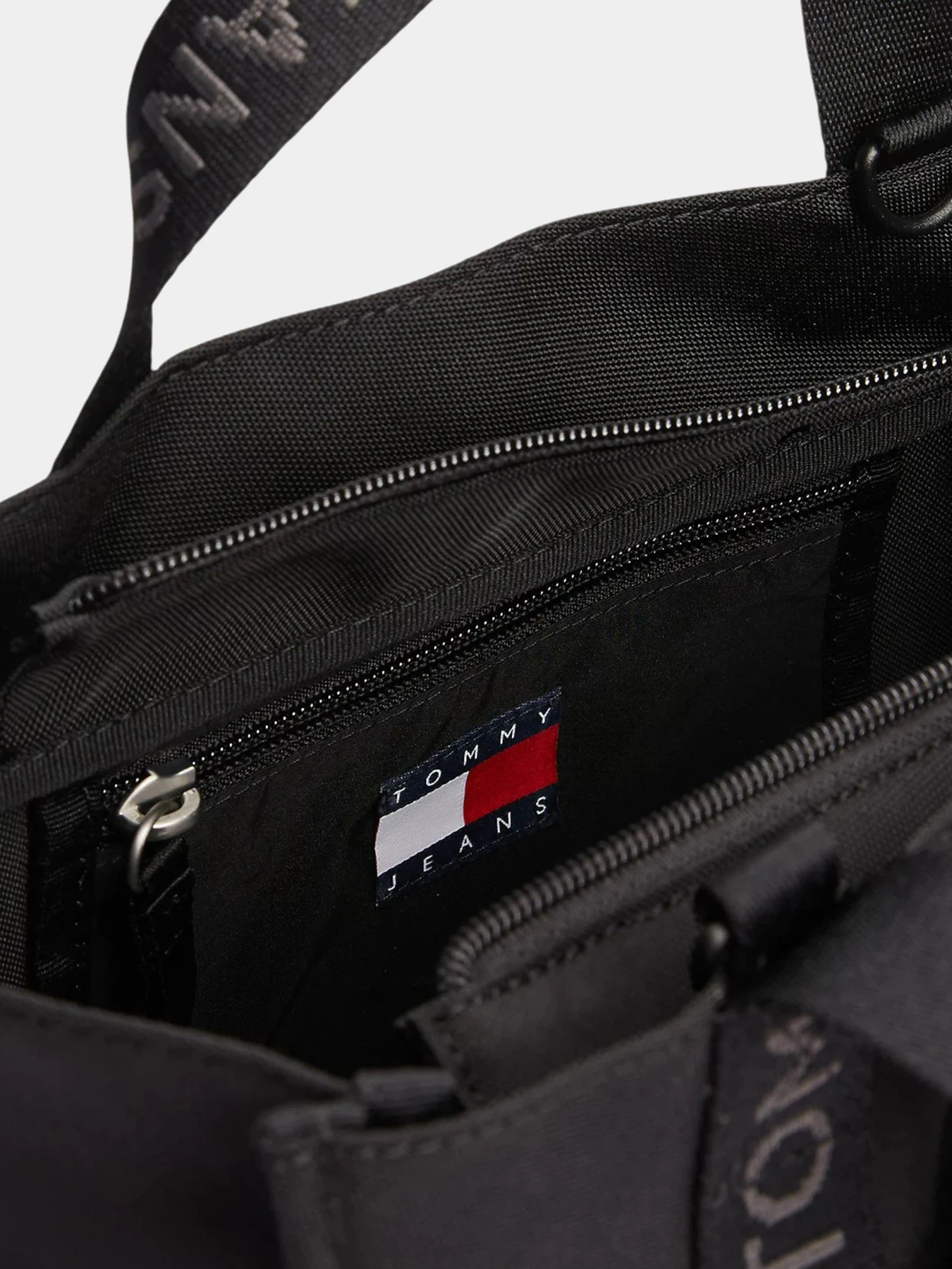 Сумки Tommy Hilfiger модель AW0AW17356-BDS Сумки Tommy Hilfiger модель AW0AW17356-BDS Фото