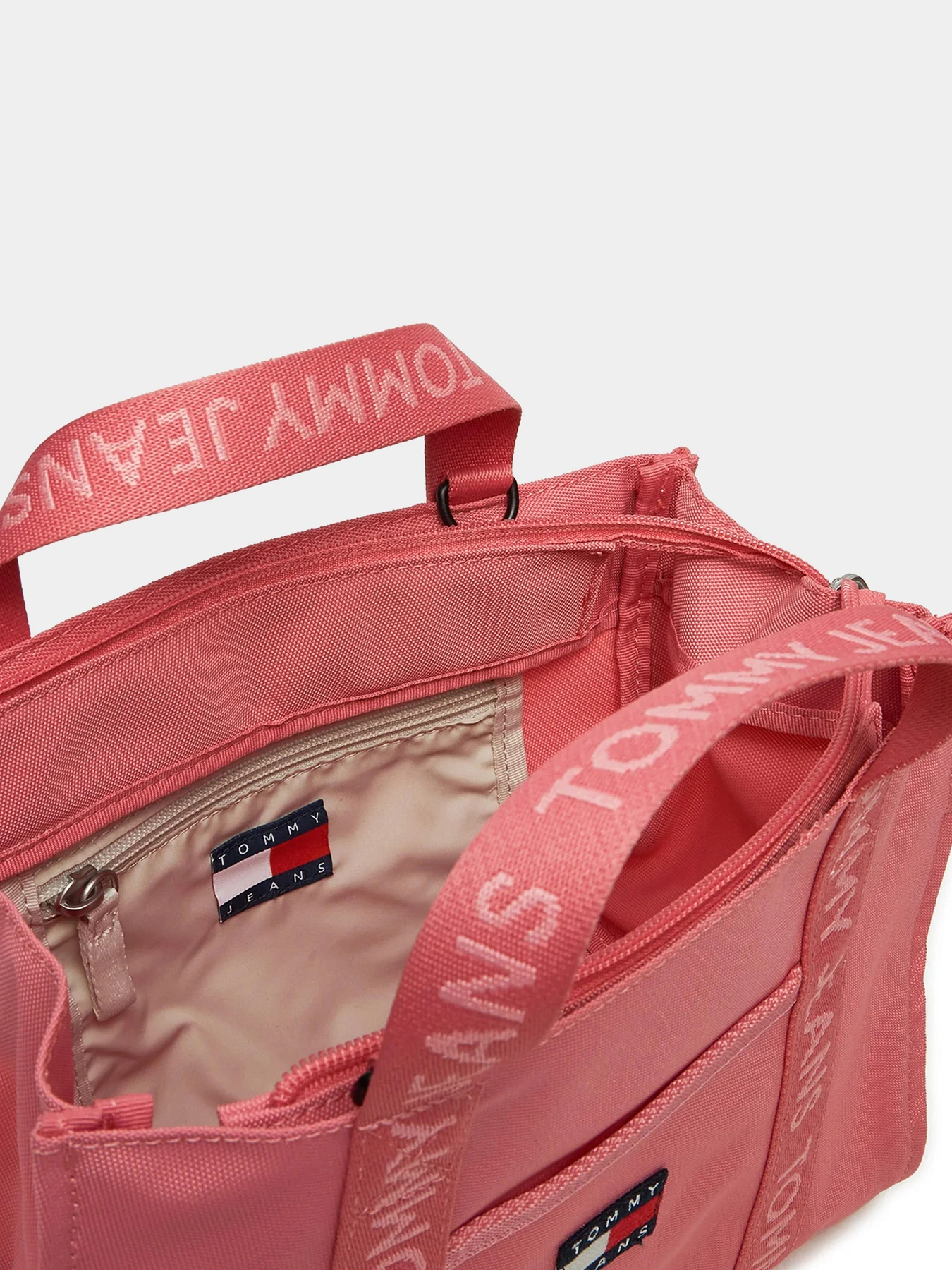 Сумки Tommy Hilfiger модель AW0AW17356-TIG Сумки Tommy Hilfiger модель AW0AW17356-TIG Фото
