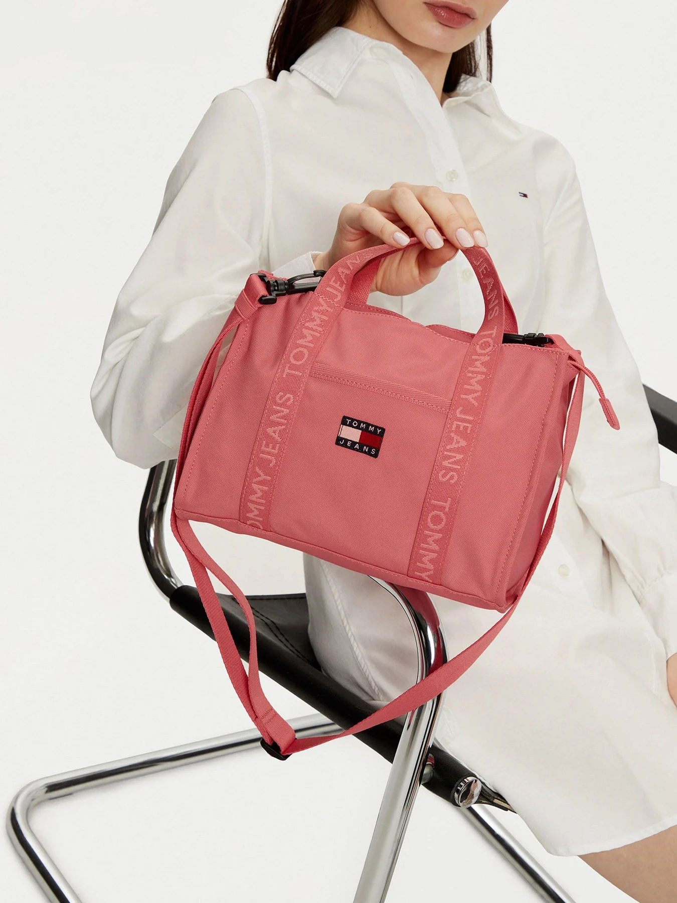 Сумки Tommy Hilfiger модель AW0AW17356-TIG Сумки Tommy Hilfiger модель AW0AW17356-TIG Фото