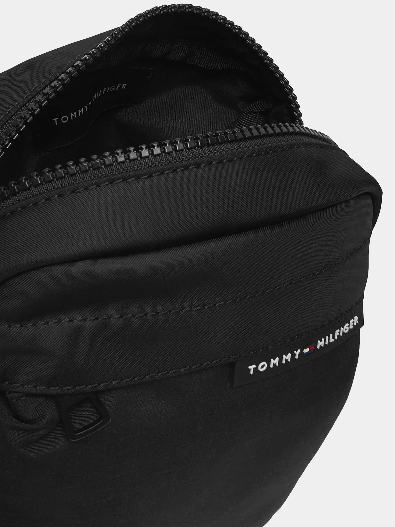 Сумки Tommy Hilfiger модель AM0AM13297-BDS Сумки Tommy Hilfiger модель AM0AM13297-BDS Фото