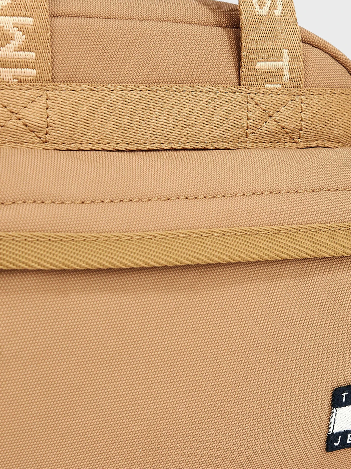 Сумки Tommy Hilfiger модель AW0AW16957-RBR Сумки Tommy Hilfiger модель AW0AW16957-RBR Фото
