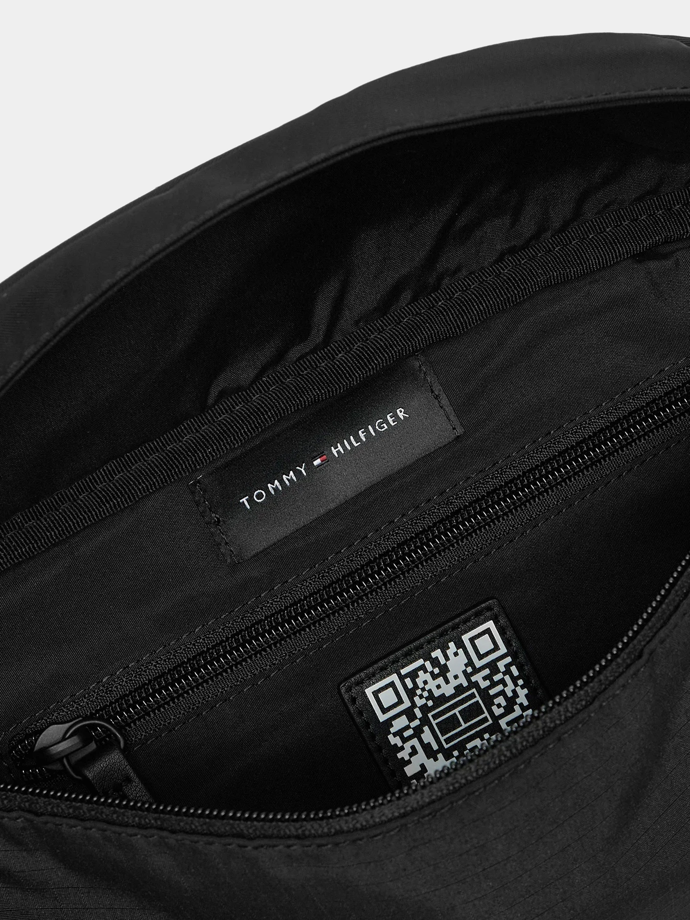 Сумки Tommy Hilfiger модель AM0AM13299-BDS Сумки Tommy Hilfiger модель AM0AM13299-BDS Фото