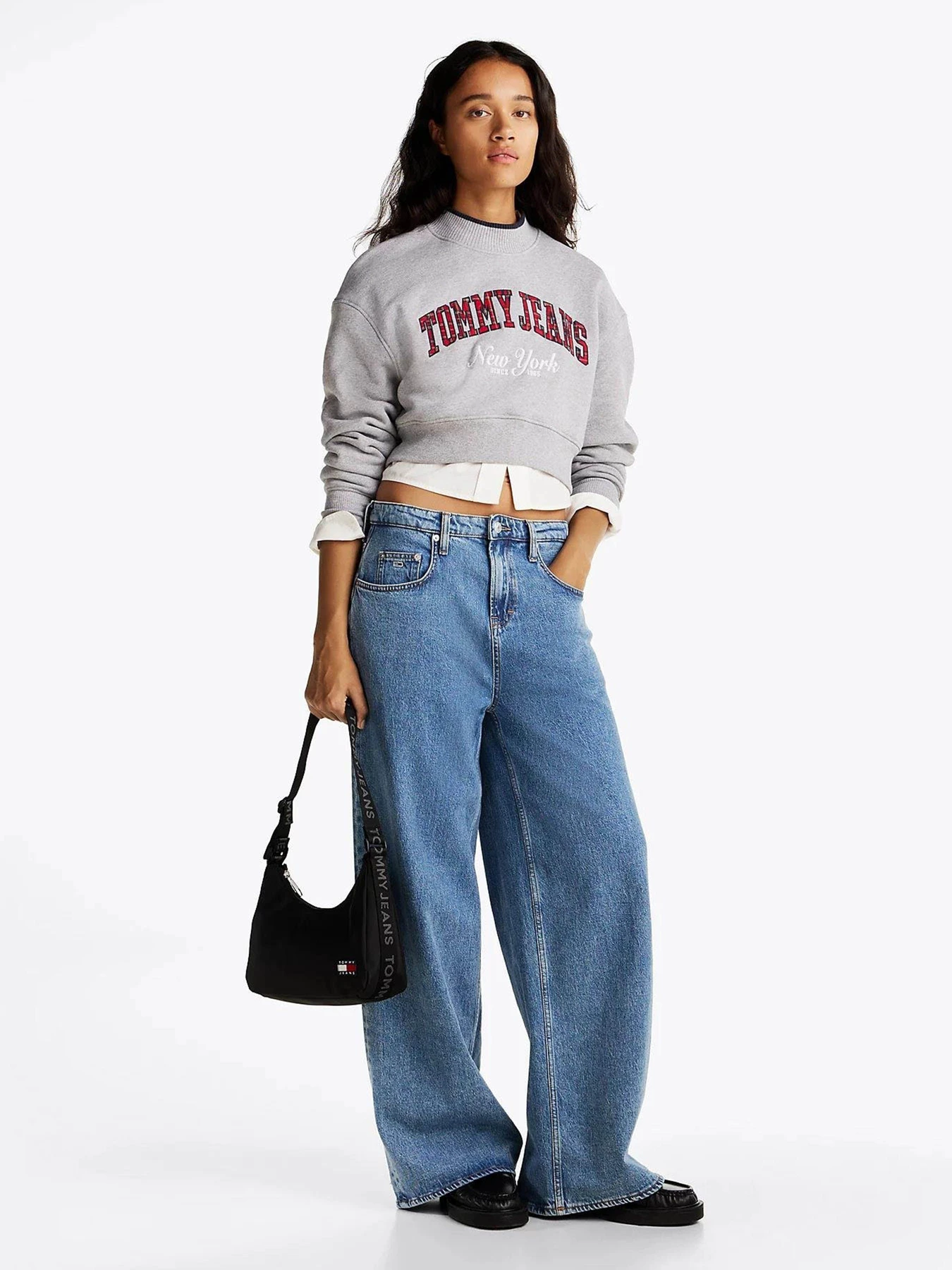 Сумки Tommy Hilfiger модель AW0AW16958-BDS Сумки Tommy Hilfiger модель AW0AW16958-BDS Фото