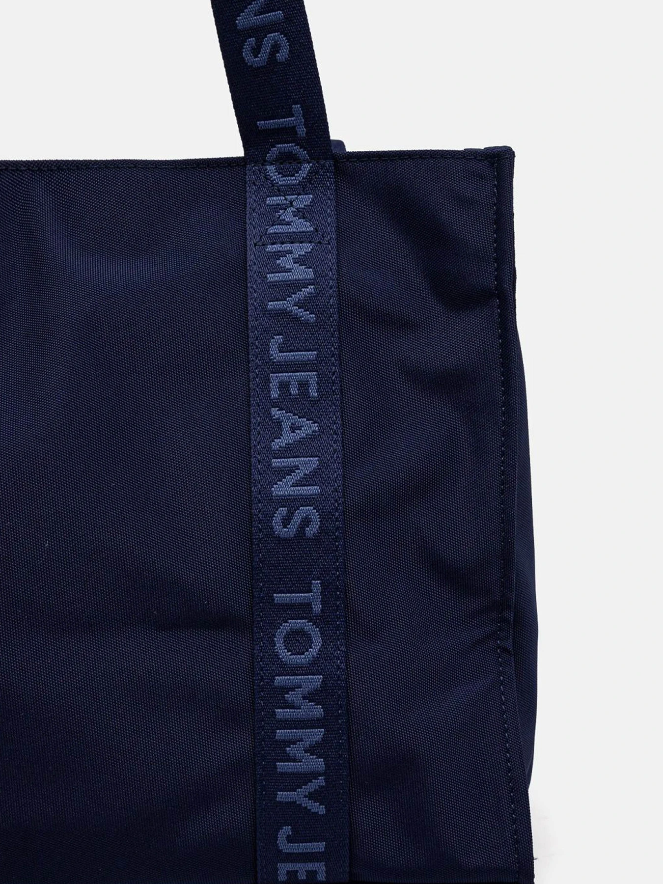 Сумки Tommy Hilfiger модель AW0AW16960-DY4 Сумки Tommy Hilfiger модель AW0AW16960-DY4 Фото