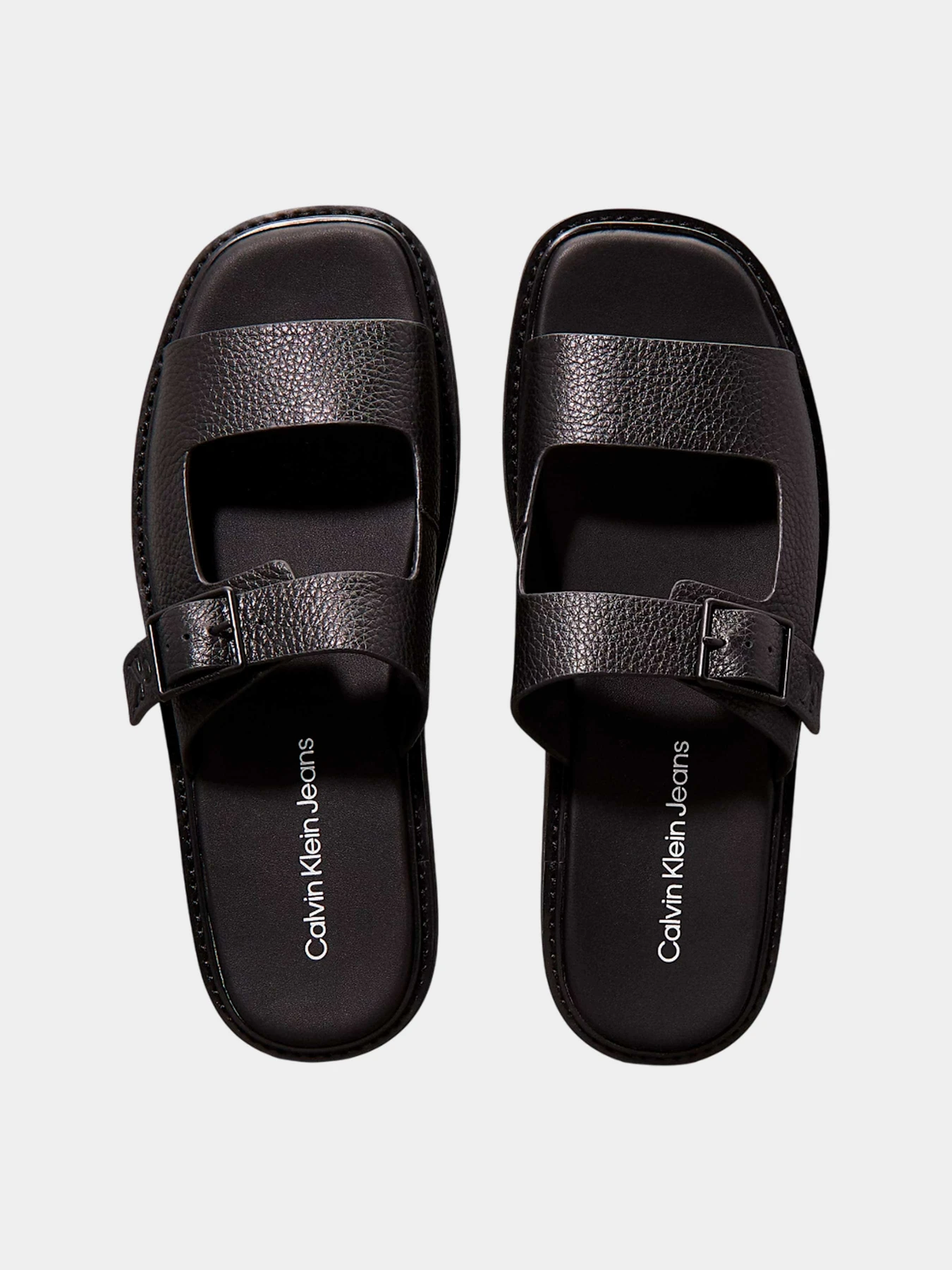 Шлёпанцы Calvin Klein модель YM0YM01228-0GJ Шлёпанцы Calvin Klein модель YM0YM01228-0GJ Фото