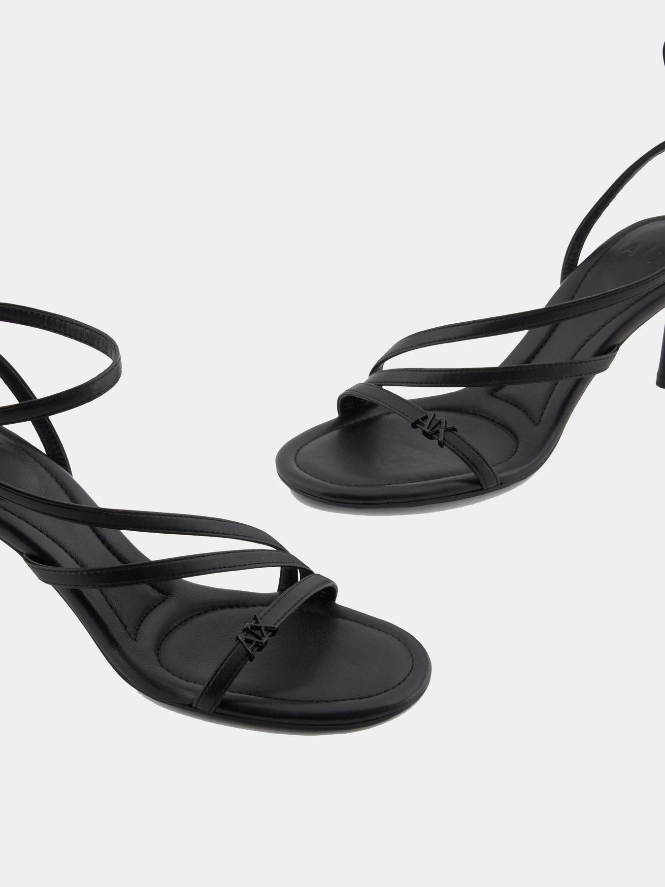 Босоножки Armani Exchange модель XDP058-XV841-00002 Фото